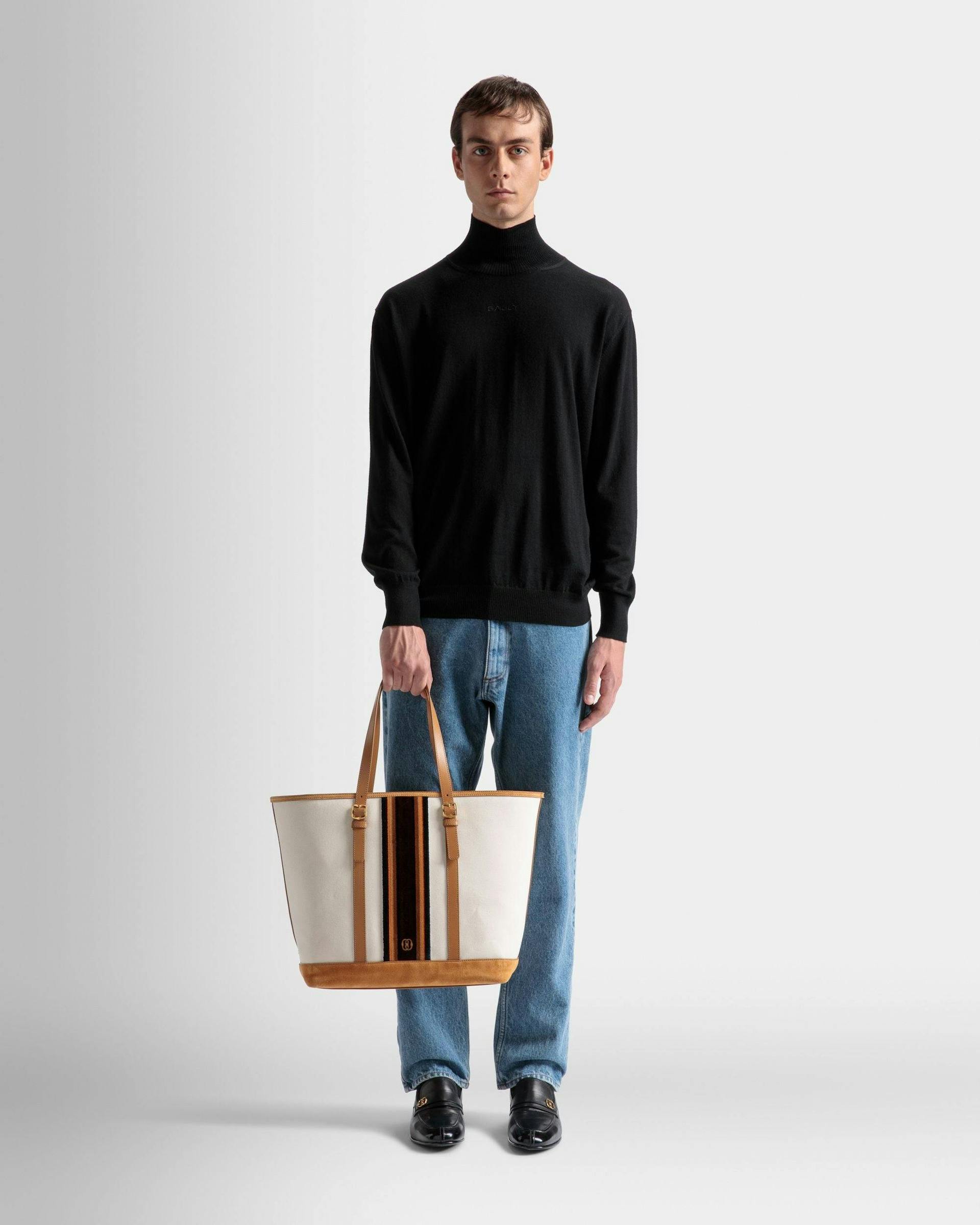 Men's Gare Tote Bag In Natural And Desert Fabric | Bally | On Model Front