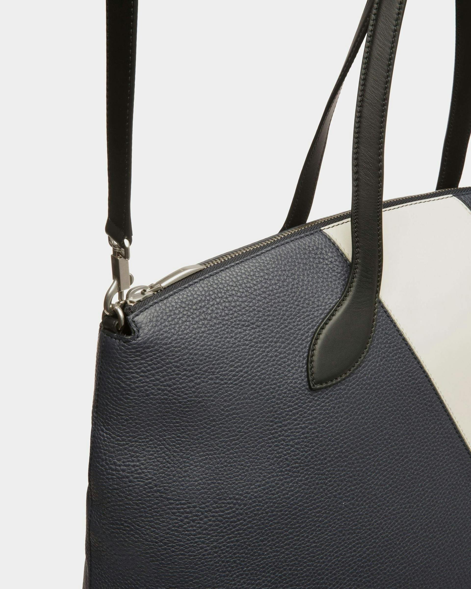 Men's Lago Tote Bag In Midnight Leather | Bally | Still Life Detail