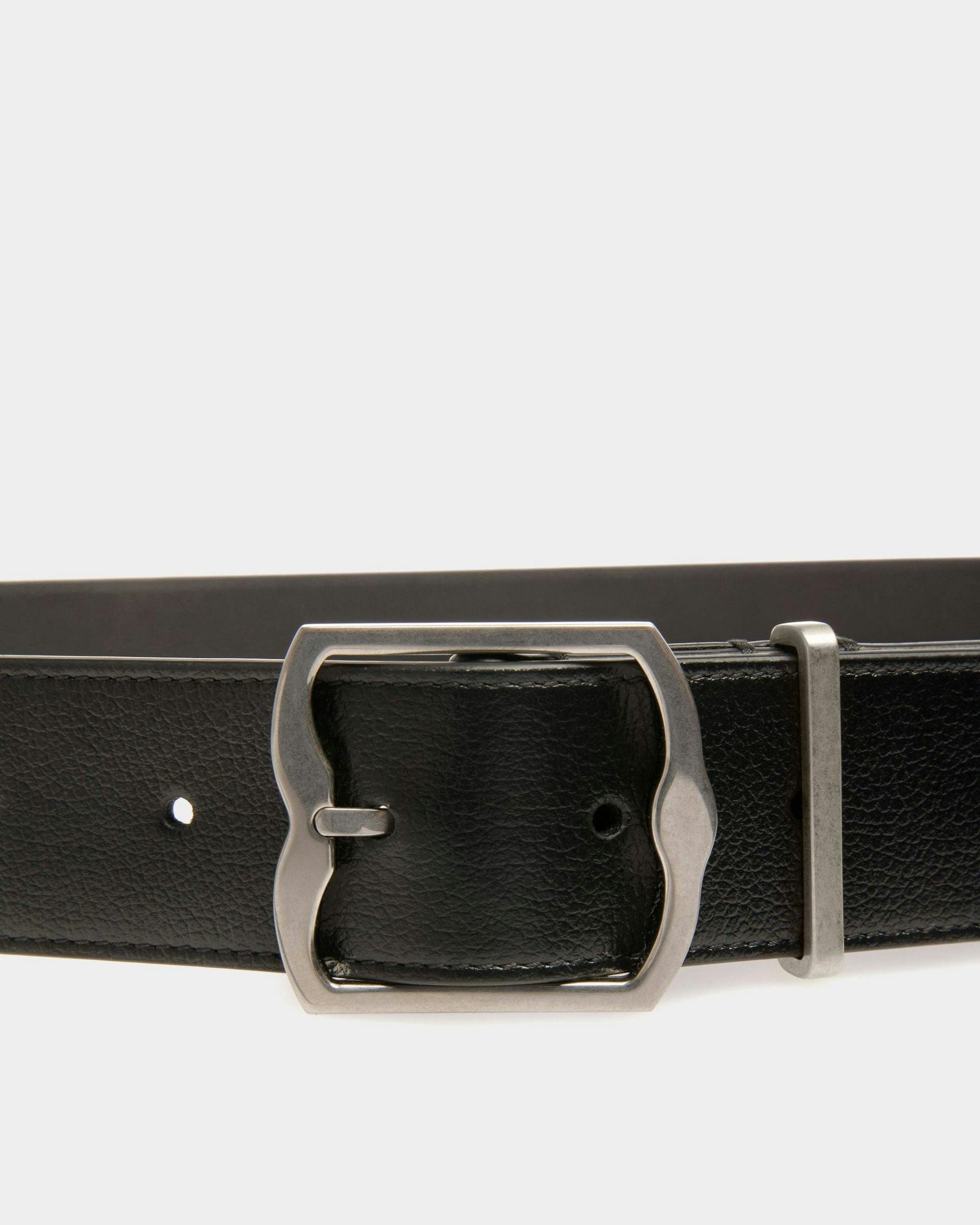 Men's Emblem Fixed 35mm Dress Belt In Black Leather | Bally | On Model Front