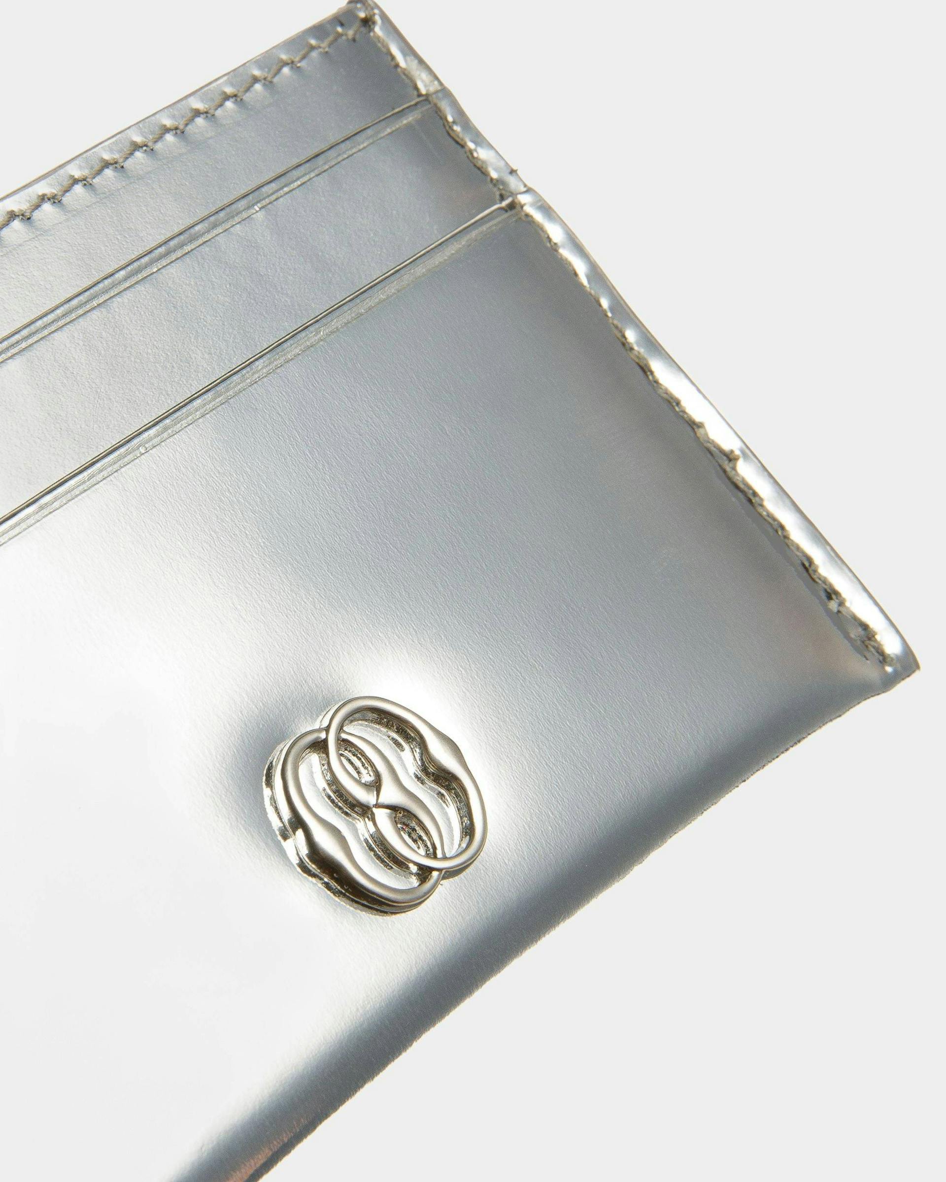 Women's Emblem Business Card Holder In Silver Leather | Bally | Still Life Detail