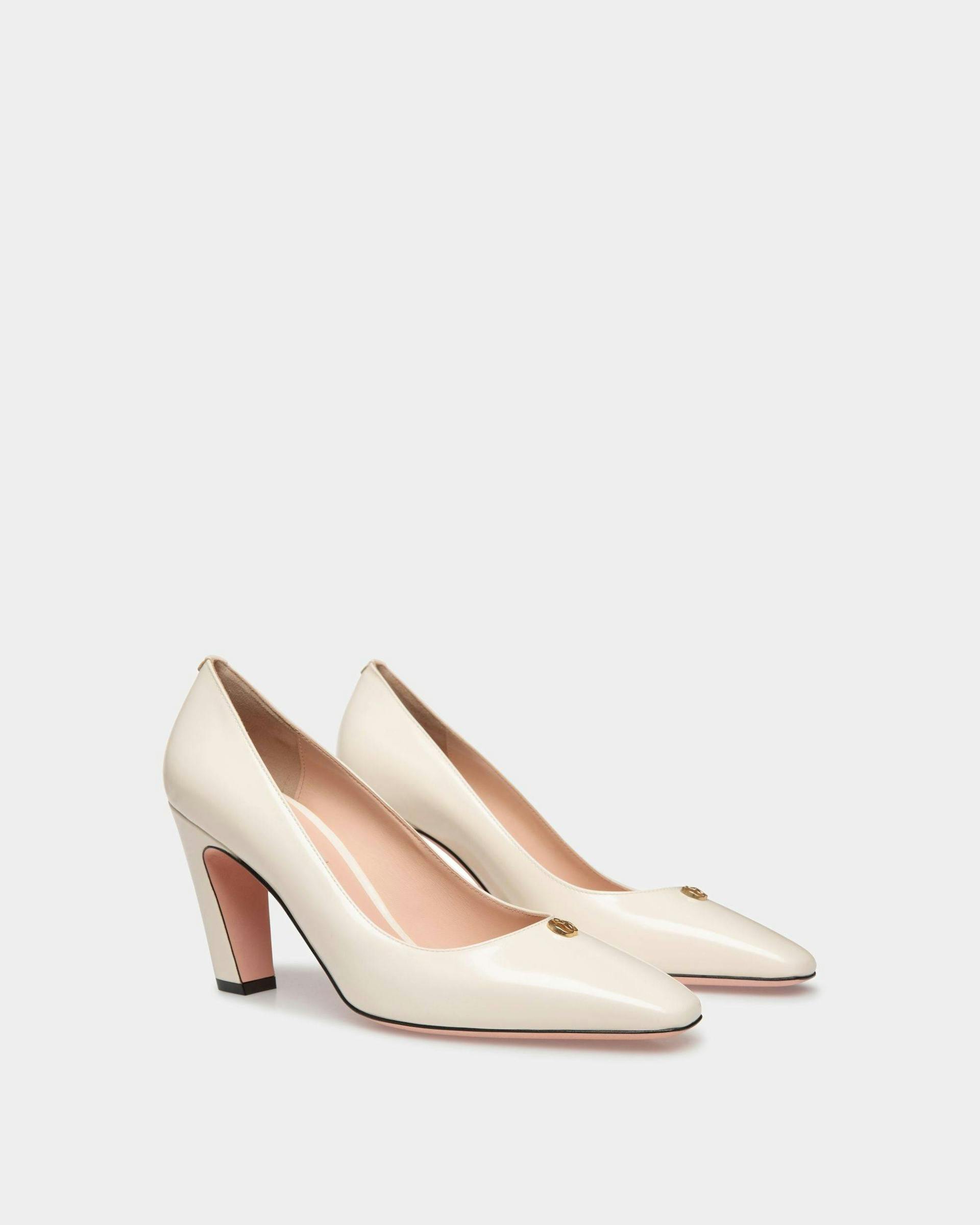 Women's Sylt Pump In White Leather | Bally | Still Life 3/4 Front