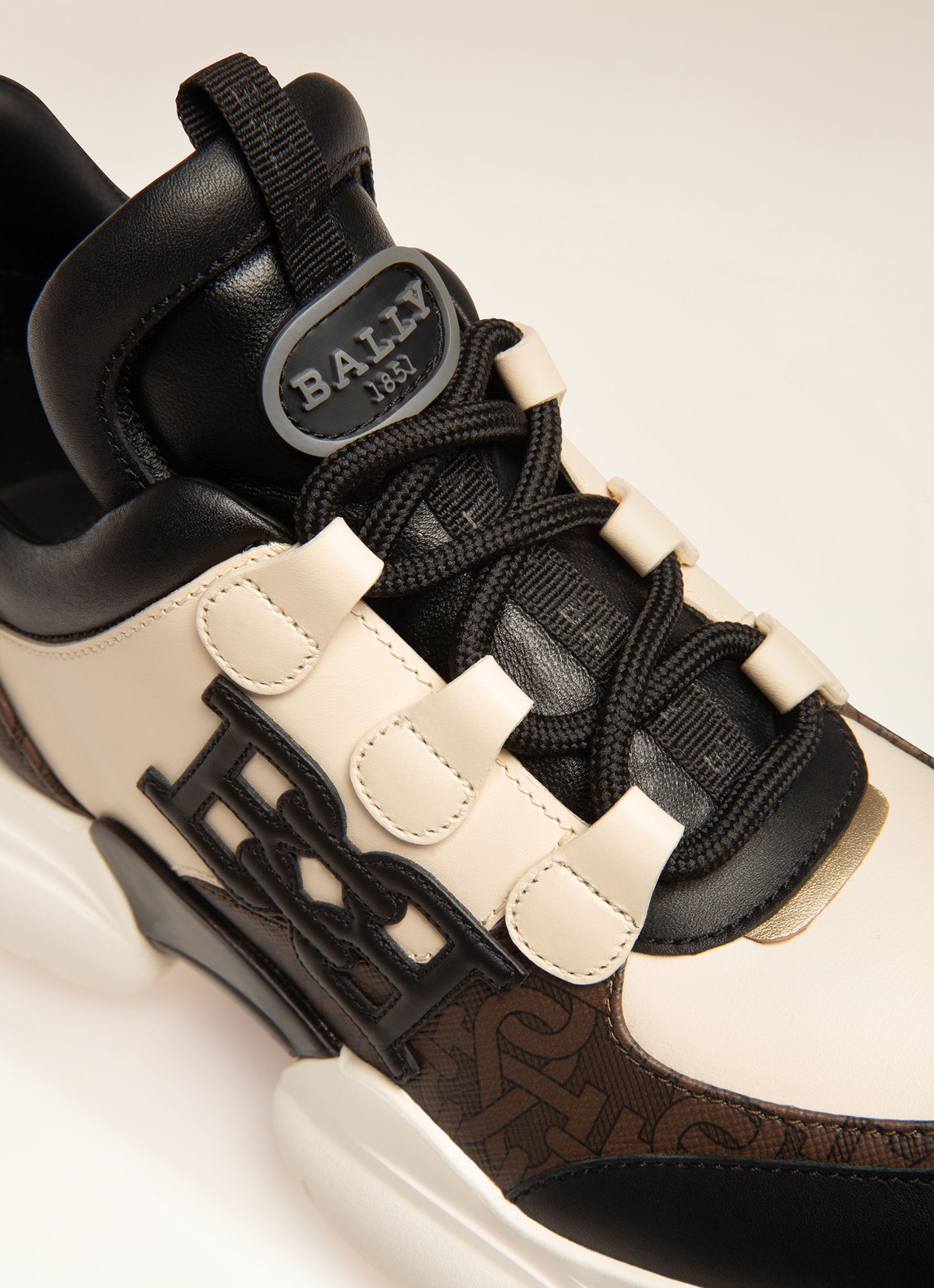 Claires Sneakers En Cuir Noir Et Ivoire - Femme - Bally - 02