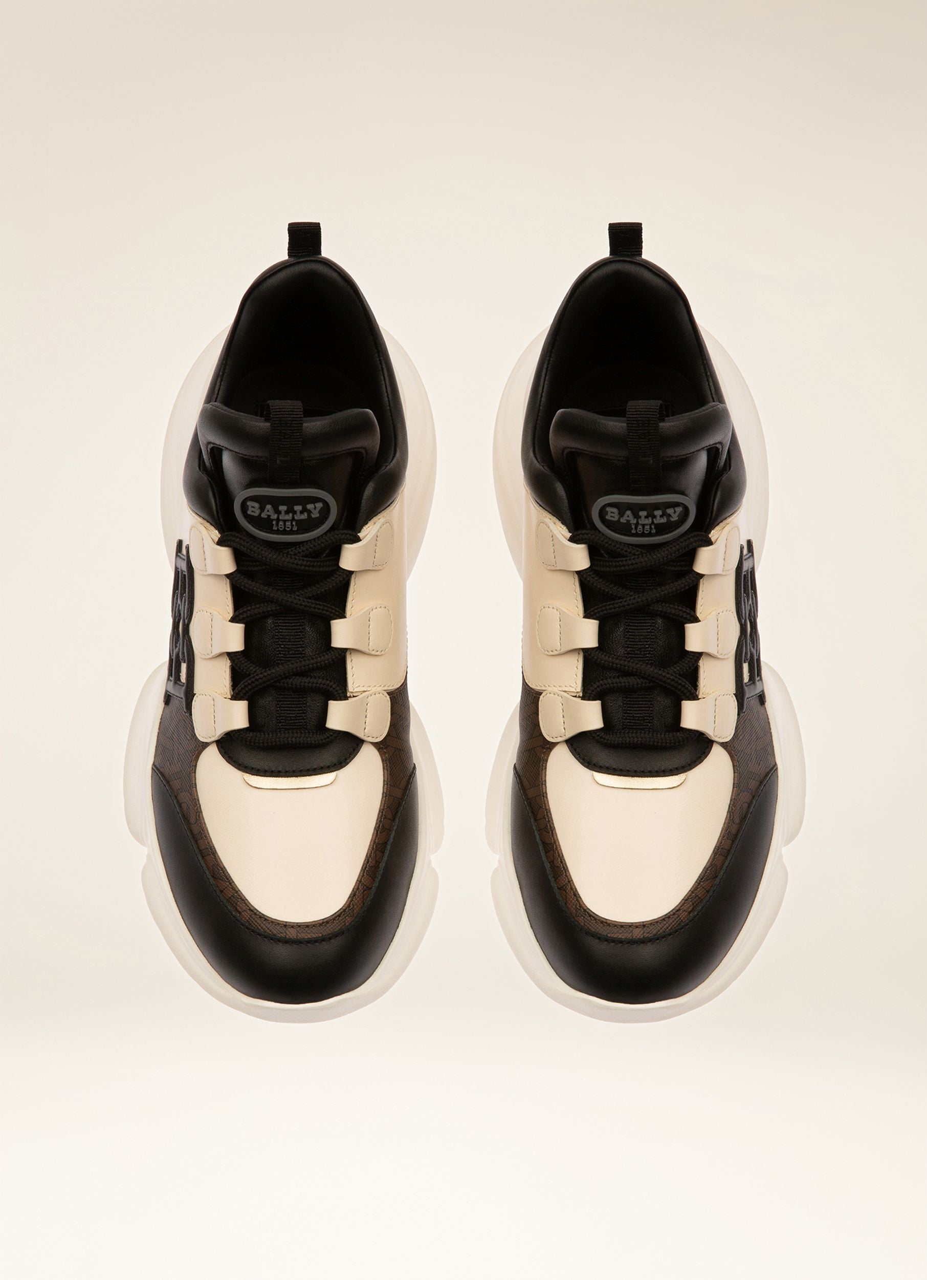 Claires Sneakers En Cuir Noir Et Ivoire - Femme - Bally - 04