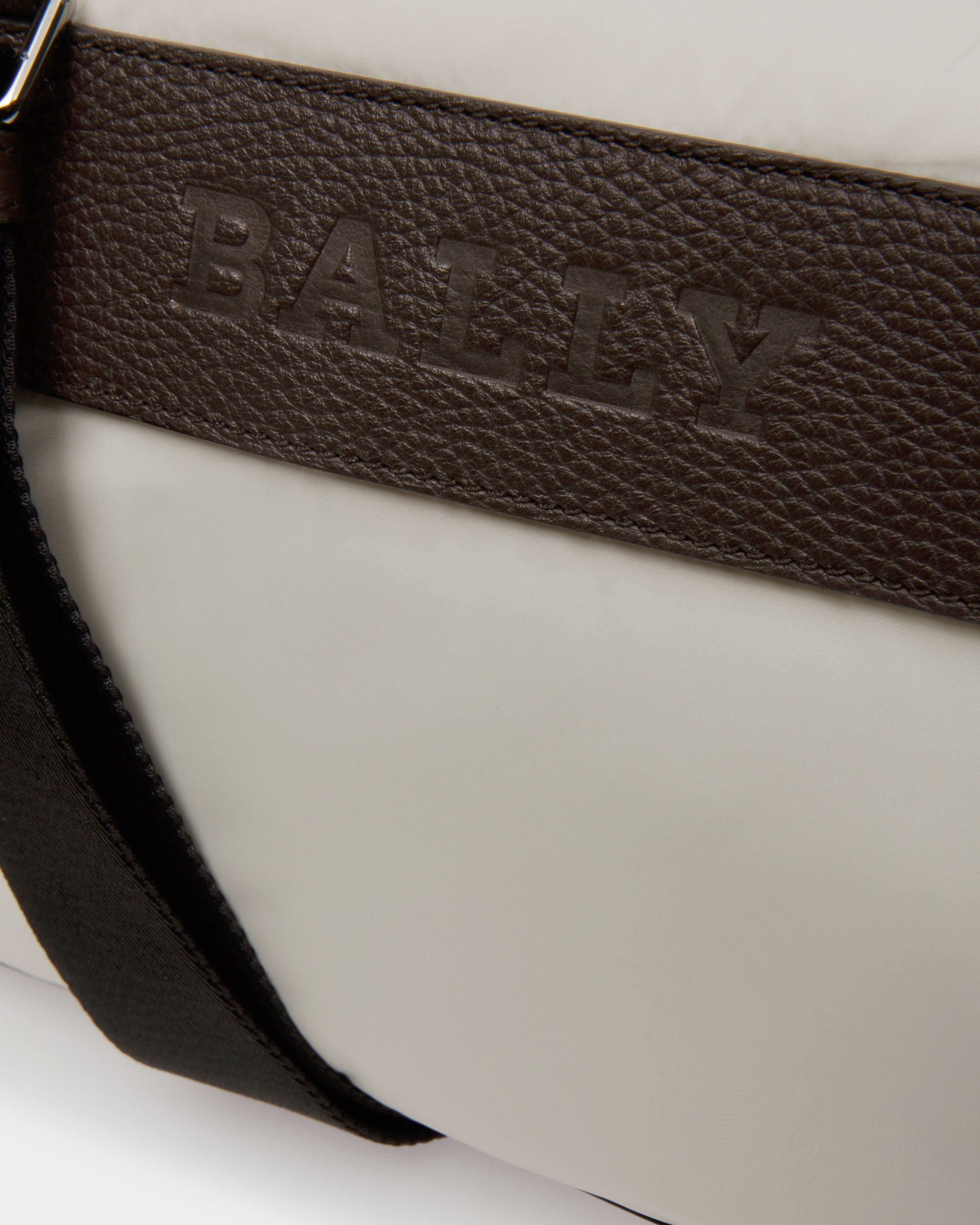 Borissey Sac Messager En Mélange De Nylon Recyclé Blanc Poensiéreux - Homme - Bally - 05