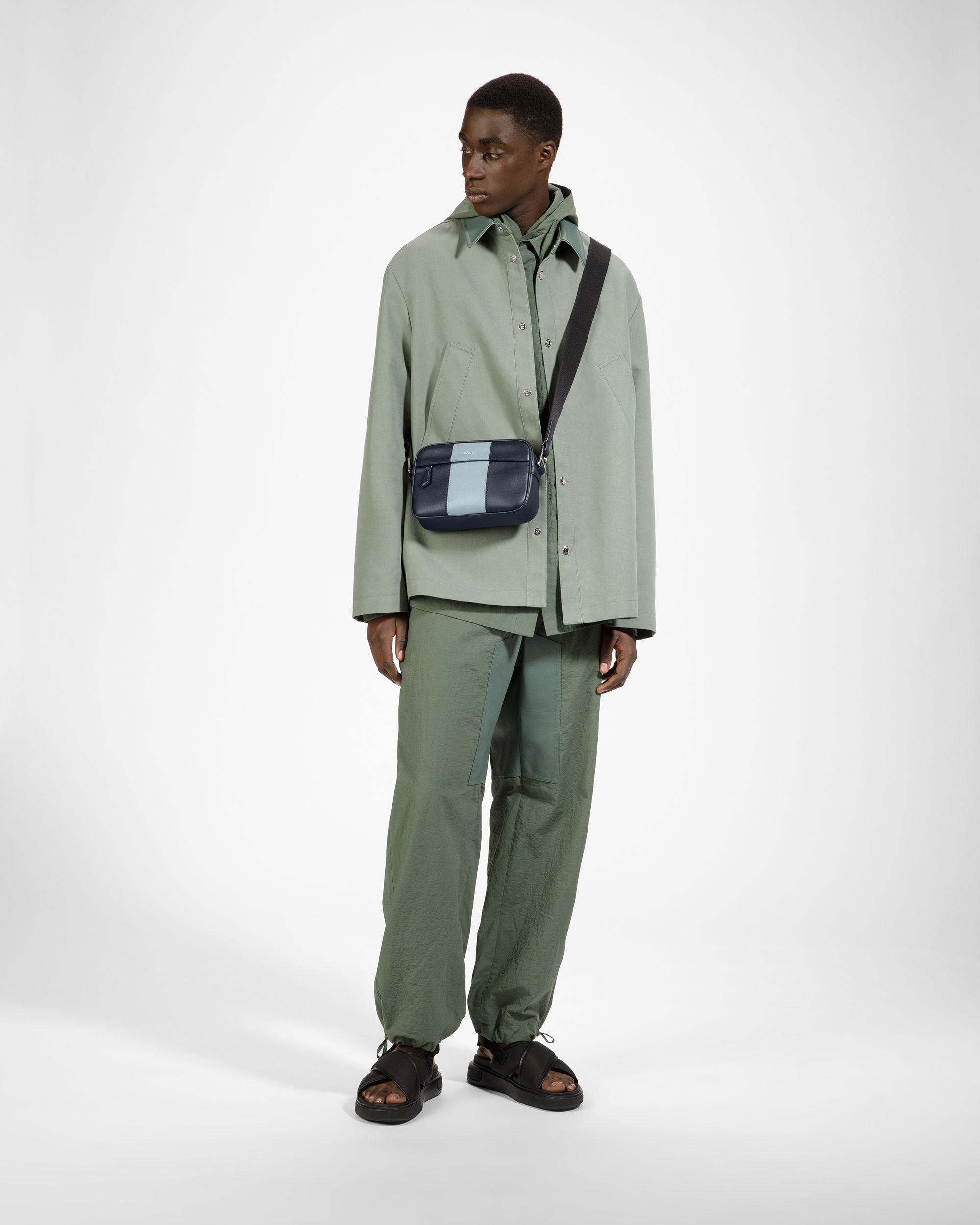 Hal Sac À Bandoulière En Cuir Bleu Nuit Et Bleu Clair - Homme - Bally - 06