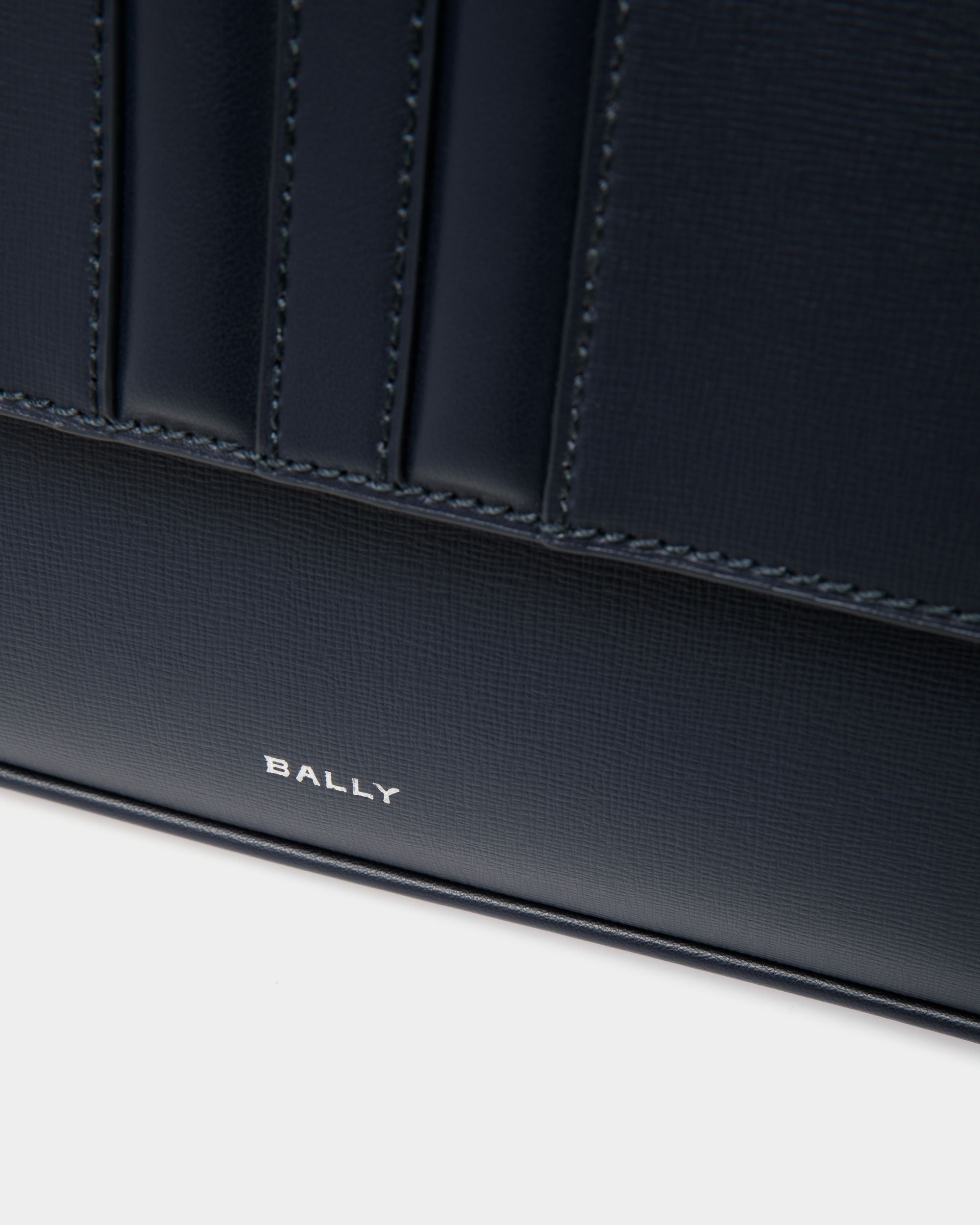 Sac À Bandoulière Mythos En Cuir Recyclé Navy Blue - Homme - Bally - 05