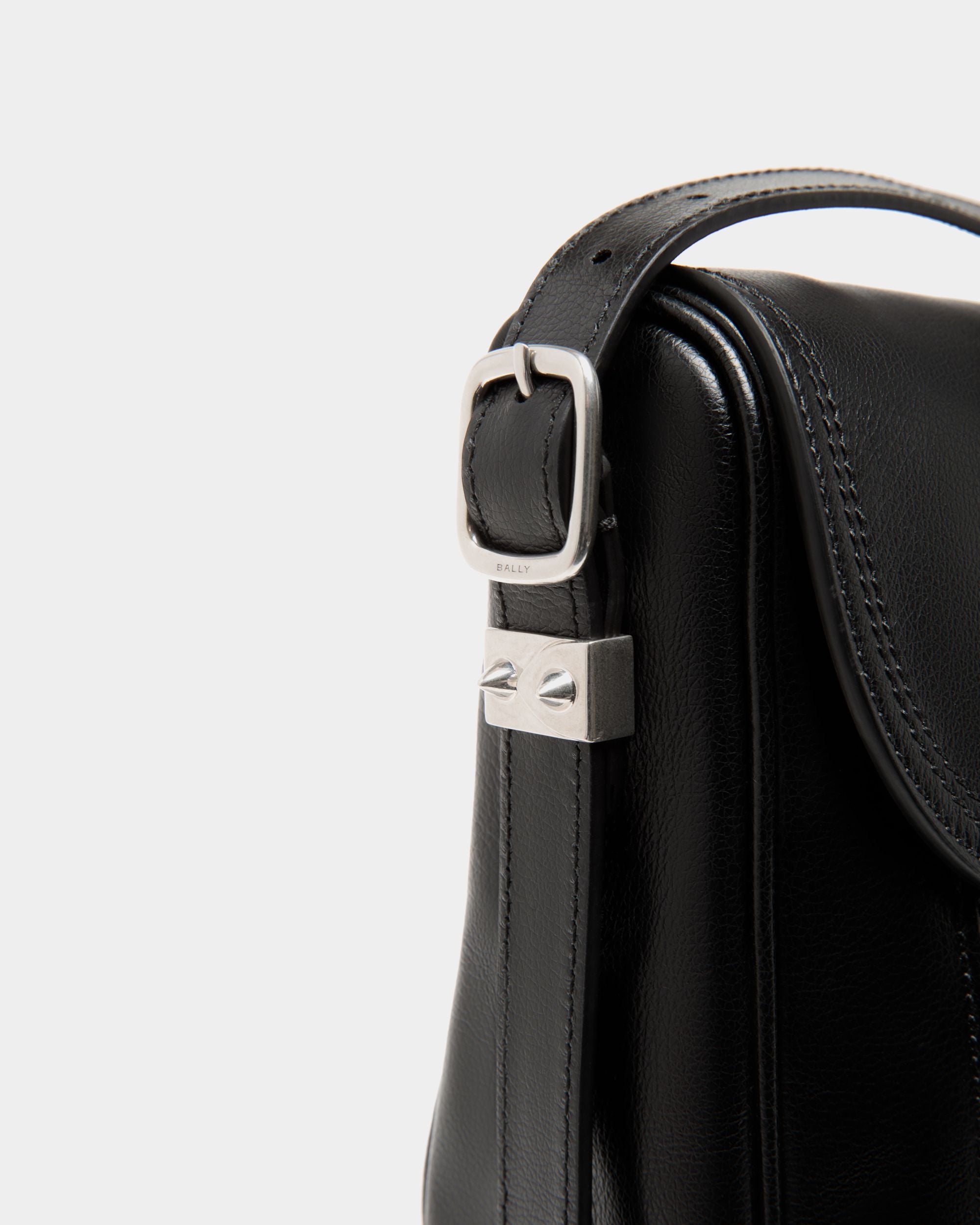 Sac À Bandoulière Beckett En Cuir Noir Avec Bally Studs - Homme - Bally - 05
