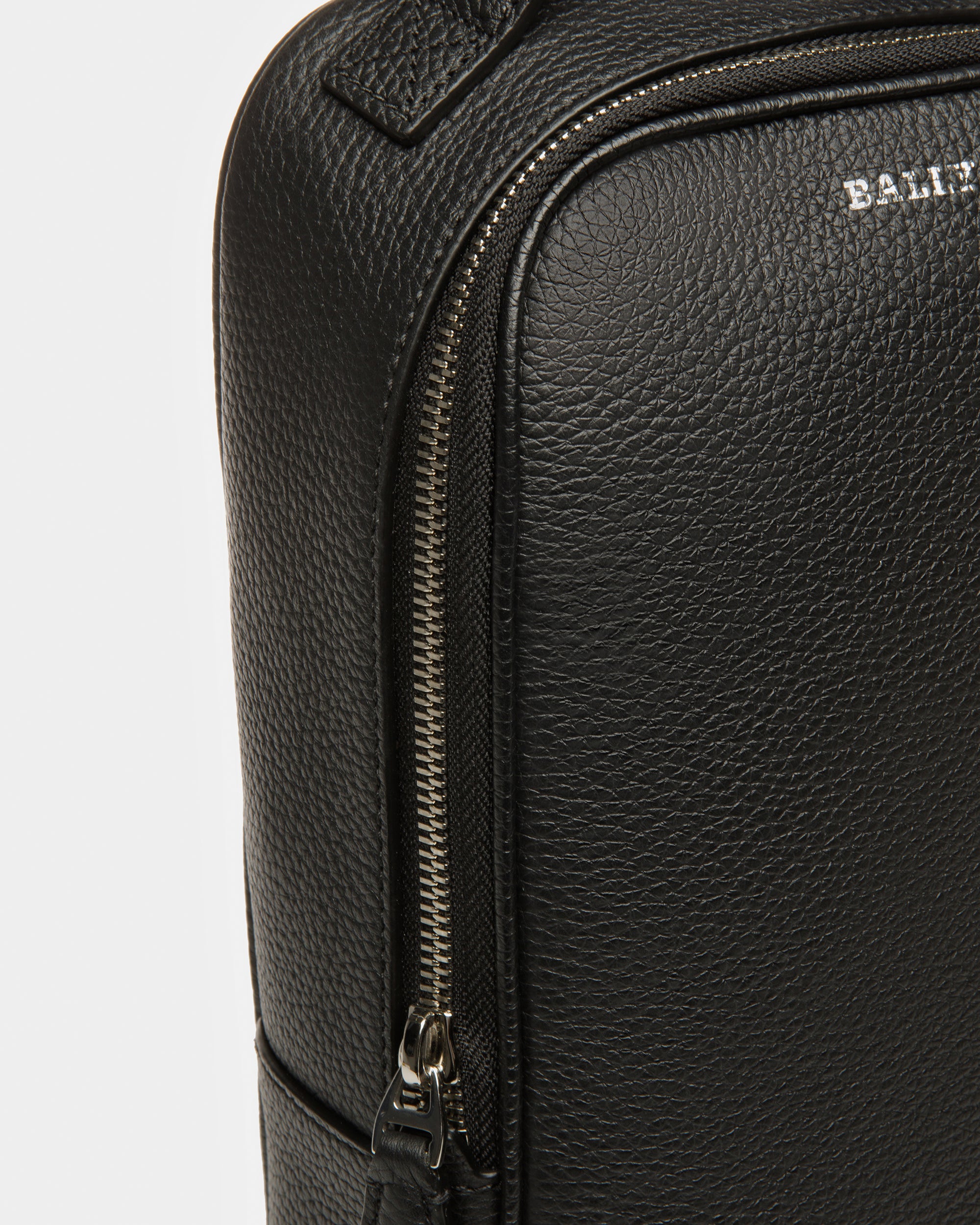 Halikho Sac À Dos À Une Épaule En Cuir Noir Et Palladium - Homme - Bally - 03