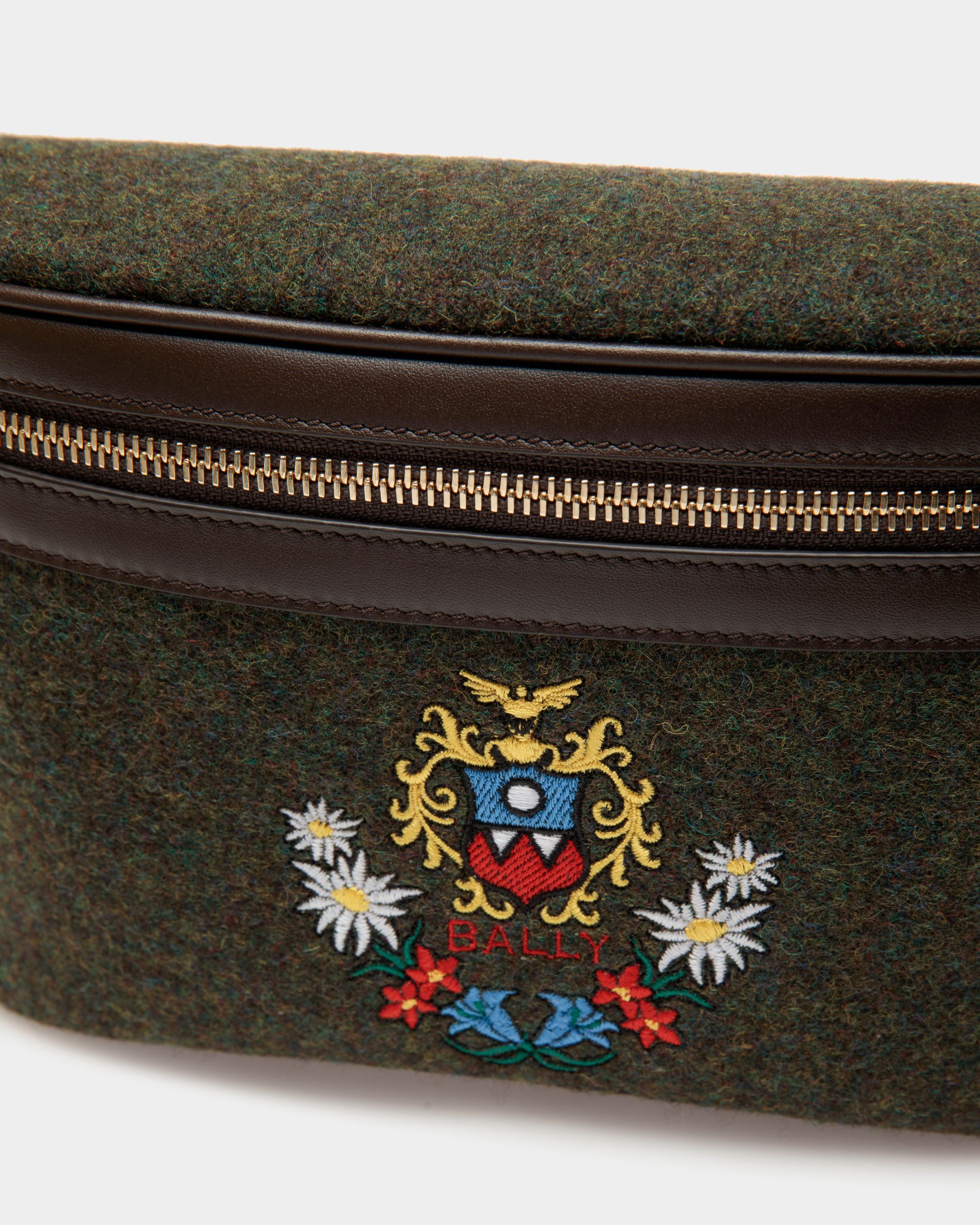 Sac Banane De La Capsule D'hiver En Laine Vert Foncé Et En Cuir Ebano Orné De Fleurs Des Alpes - Homme - Bally - 05