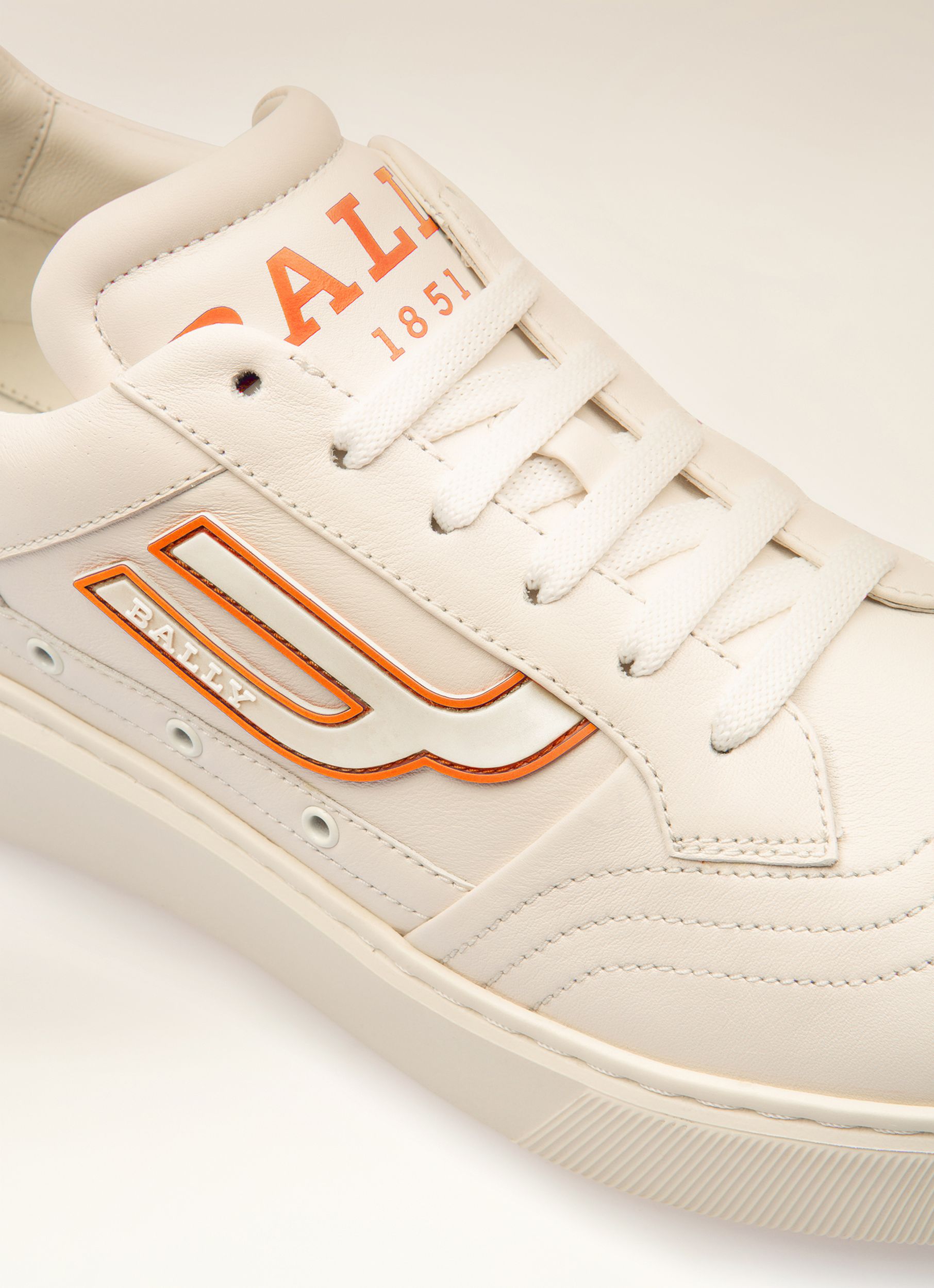 Triumph Sneakers En Cuir Blanc Et Orange - Homme - Bally - 02