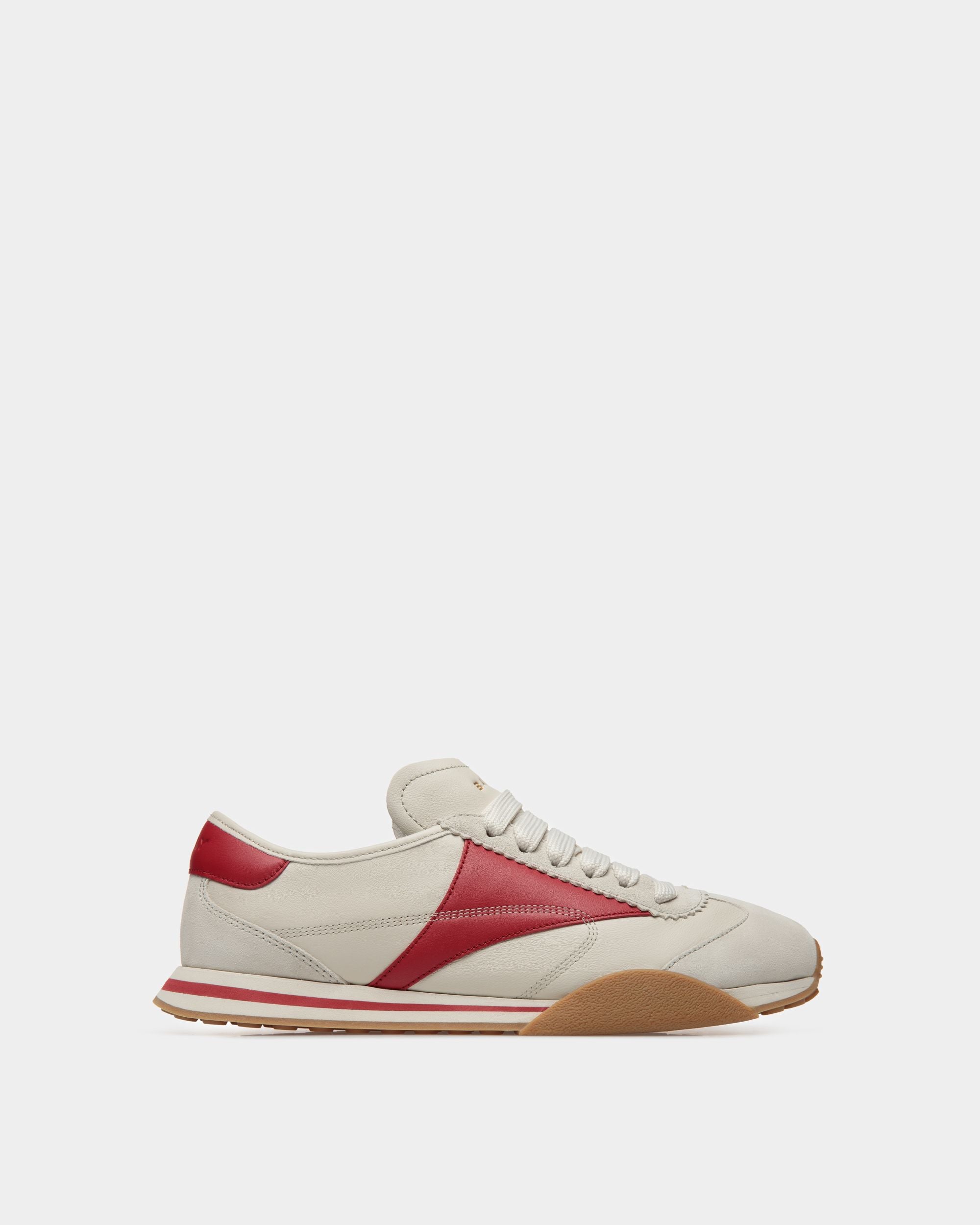 Sneakers Sussex En Cuir Blanc Poussière Et Rubis Profond - Homme - Bally - 01