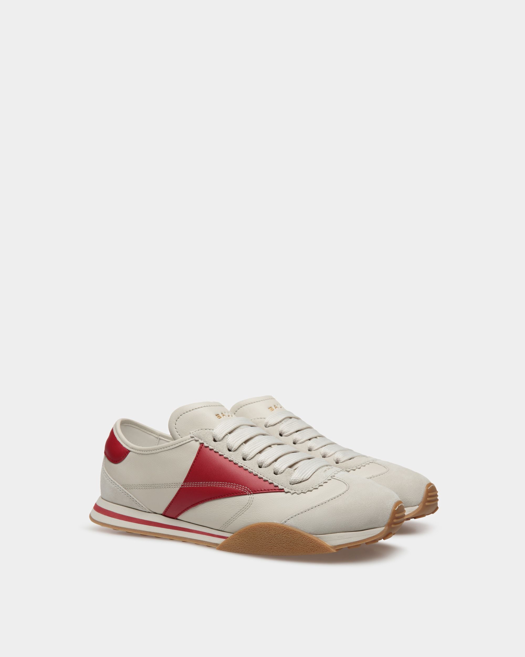 Sneakers Sussex En Cuir Blanc Poussière Et Rubis Profond - Homme - Bally - 02