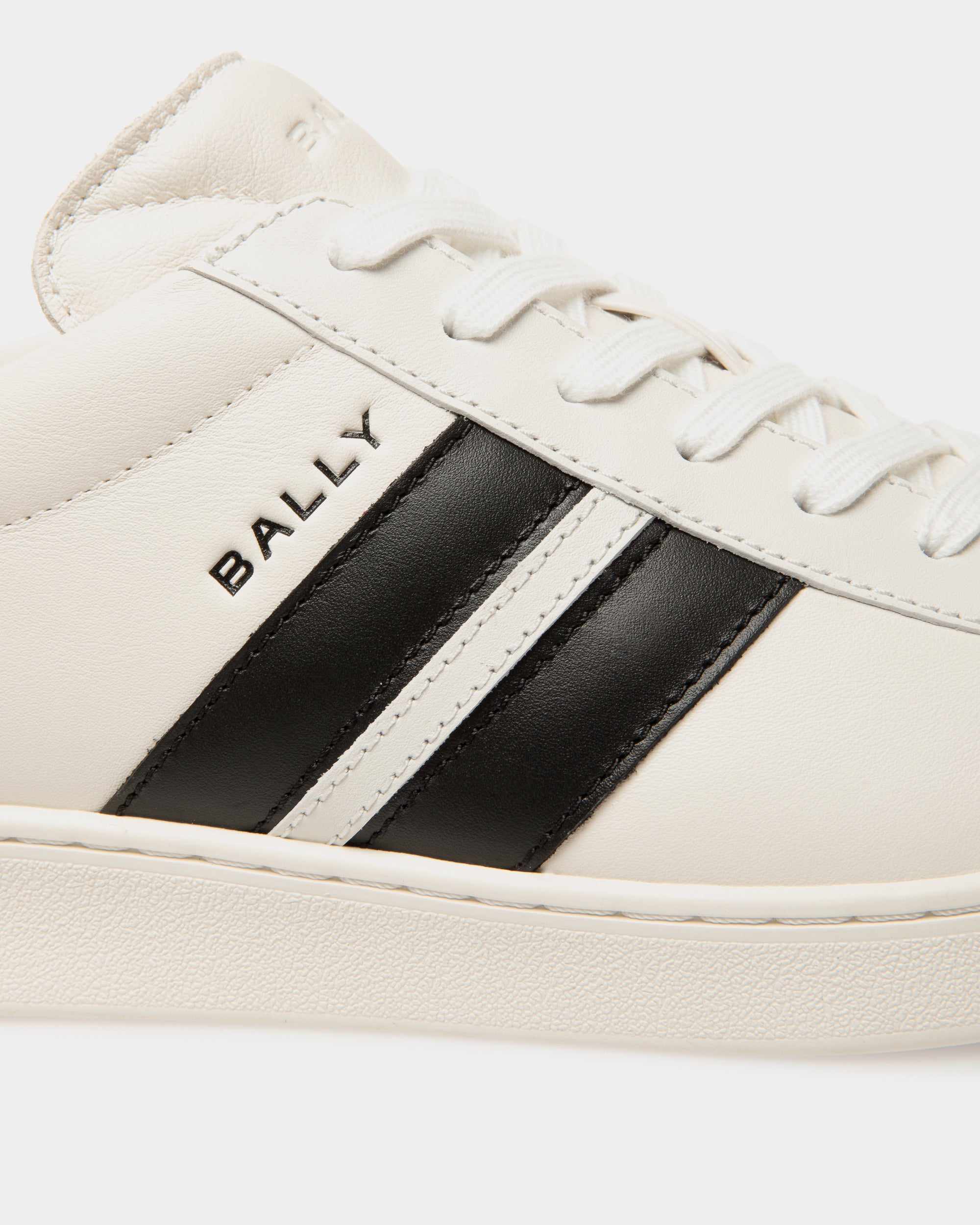 Sneaker Tennis En Cuir Blanc Et Noir - Homme - Bally - 06