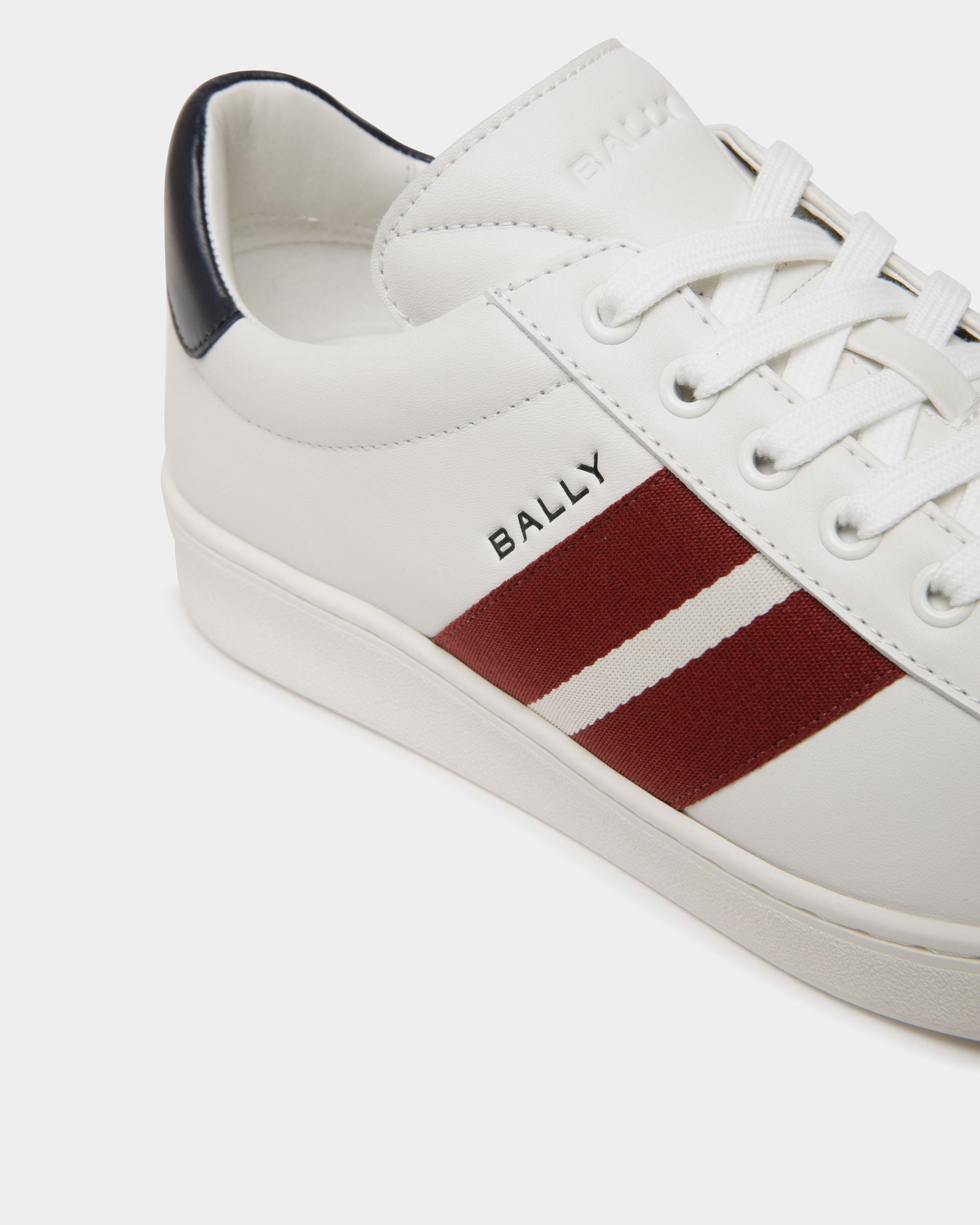 Sneaker Tennis En Cuir Blanc Et Navy Blue - Homme - Bally - 05