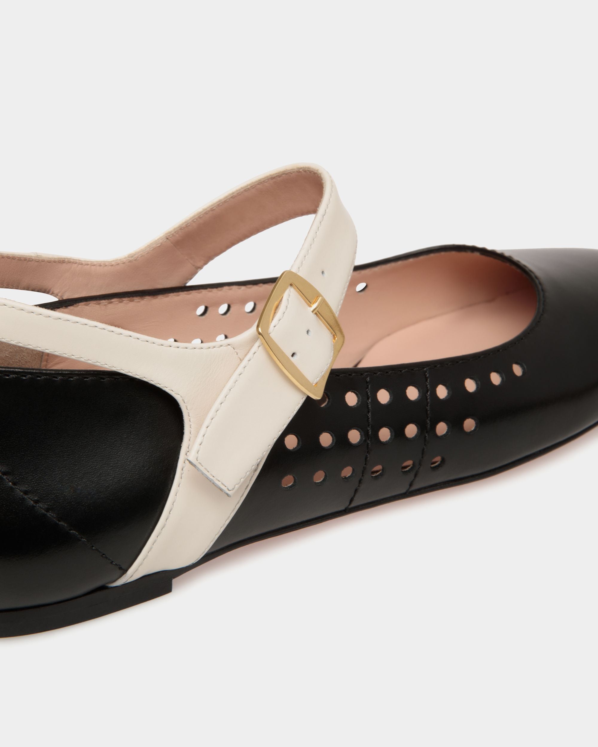Chaussure À Talon Plat Ballyrina En Cuir Noir Et Blanc - Femme - Bally - 06