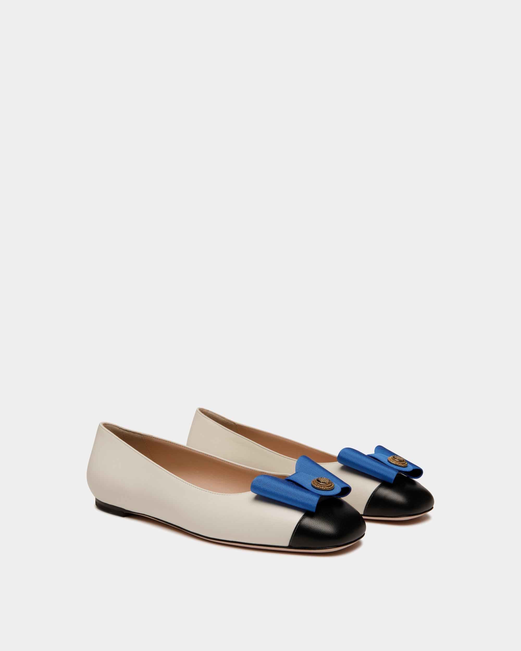Chaussure À Talon Plat B-Bow En Cuir Noir Et Blanc - Femme - Bally - 03