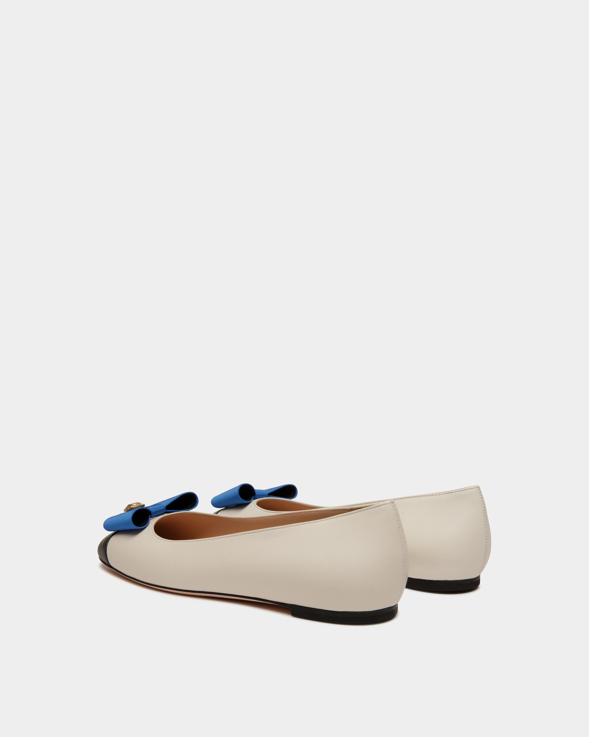 Chaussure À Talon Plat B-Bow En Cuir Noir Et Blanc - Femme - Bally - 04