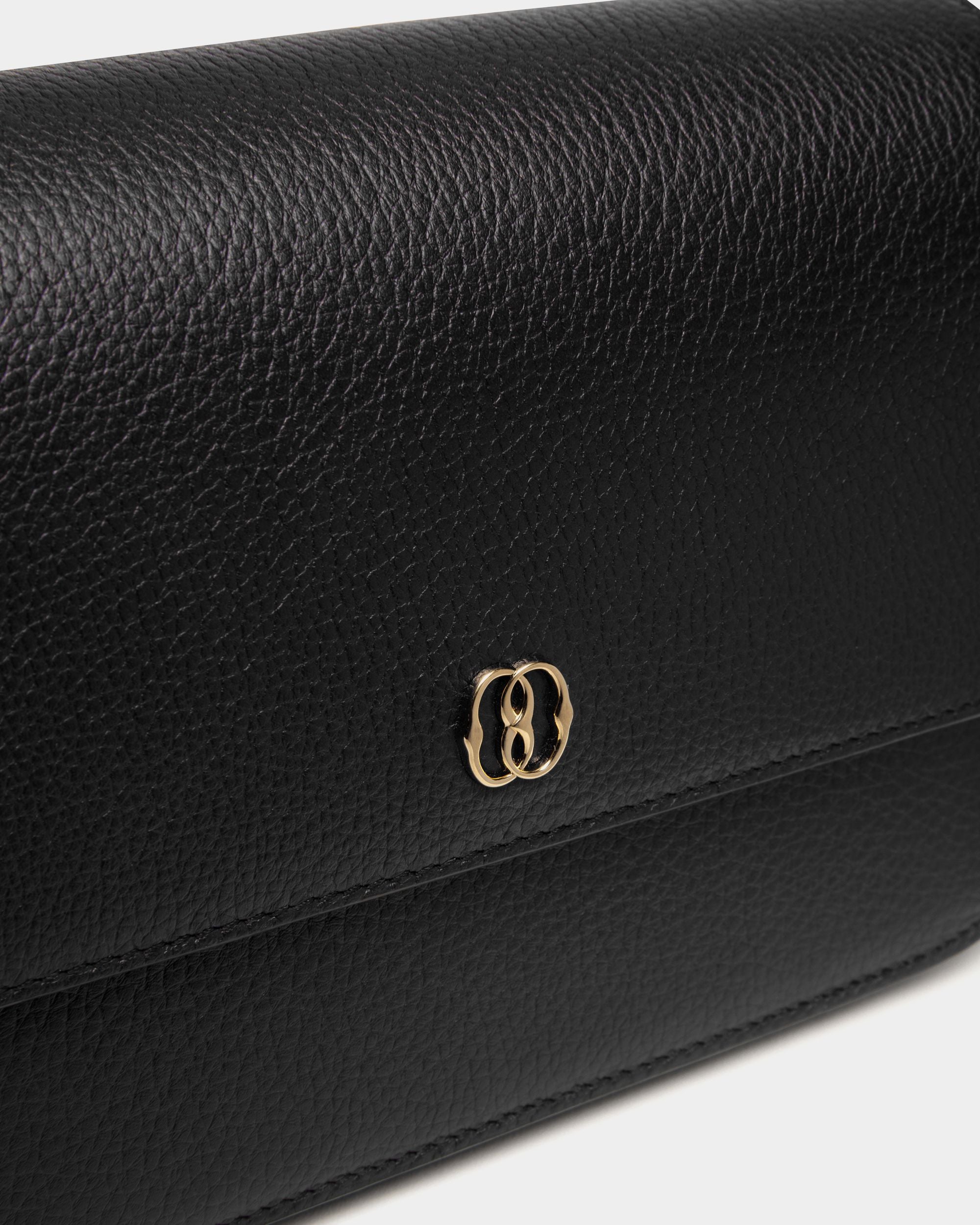 Petit Sac À Bandoulière Emblem En Cuir Grainé Noir - Femme - Bally - 05
