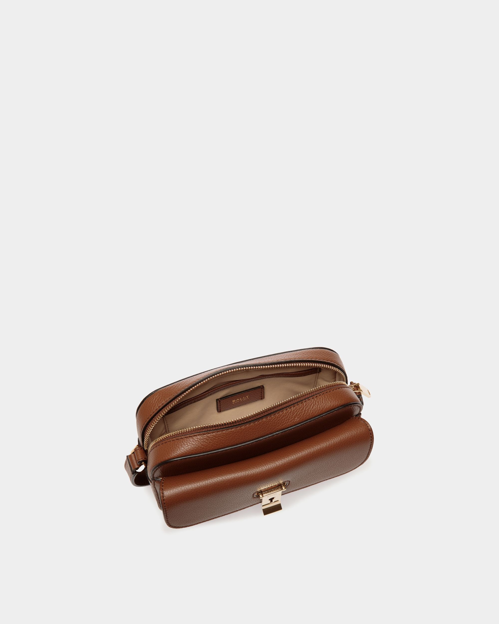 Petit Sac À Bandoulière Lock Me En Cuir Grainé Marron - Femme - Bally - 05