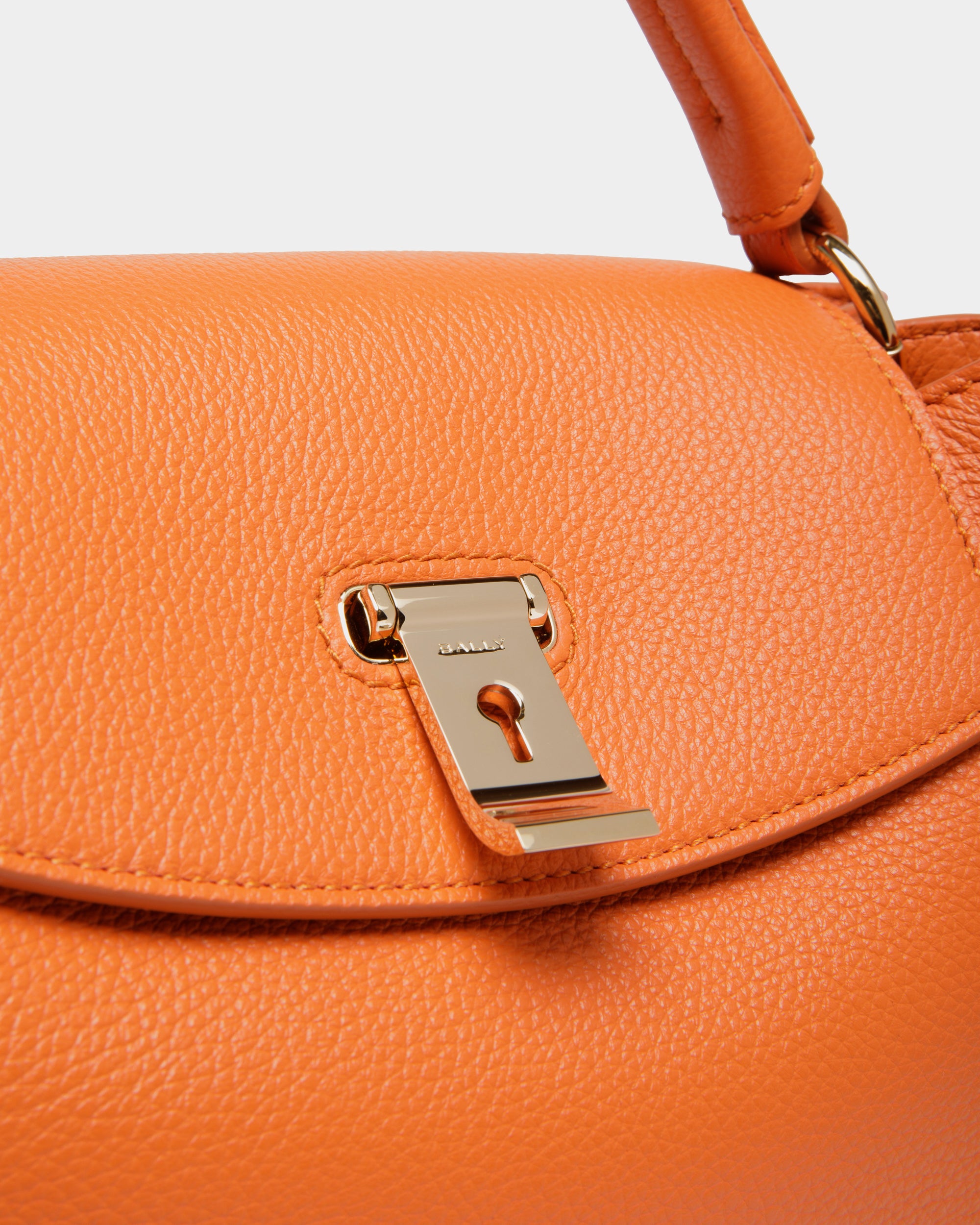 Petit Sac À Anse Supérieure Lock Me En Cuir Grainé Koi Orange - Femme - Bally - 06