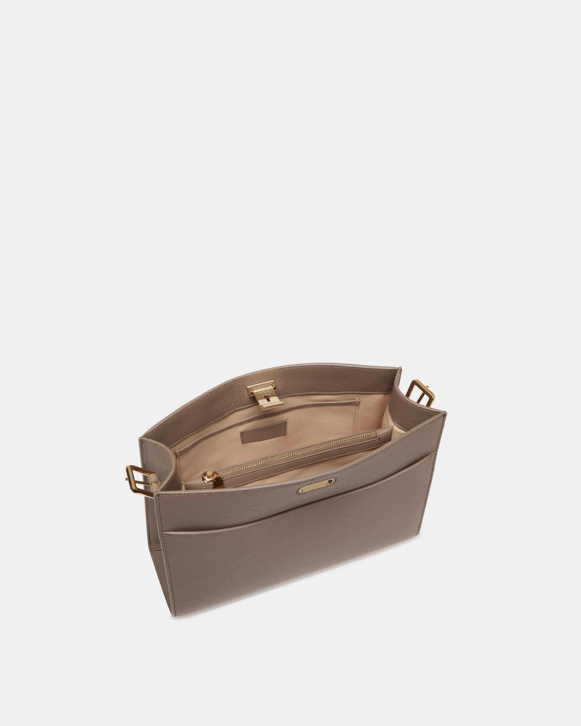 Sac D’épaule Lock Me En Cuir Grainé Taupe - Femme - Bally - 04