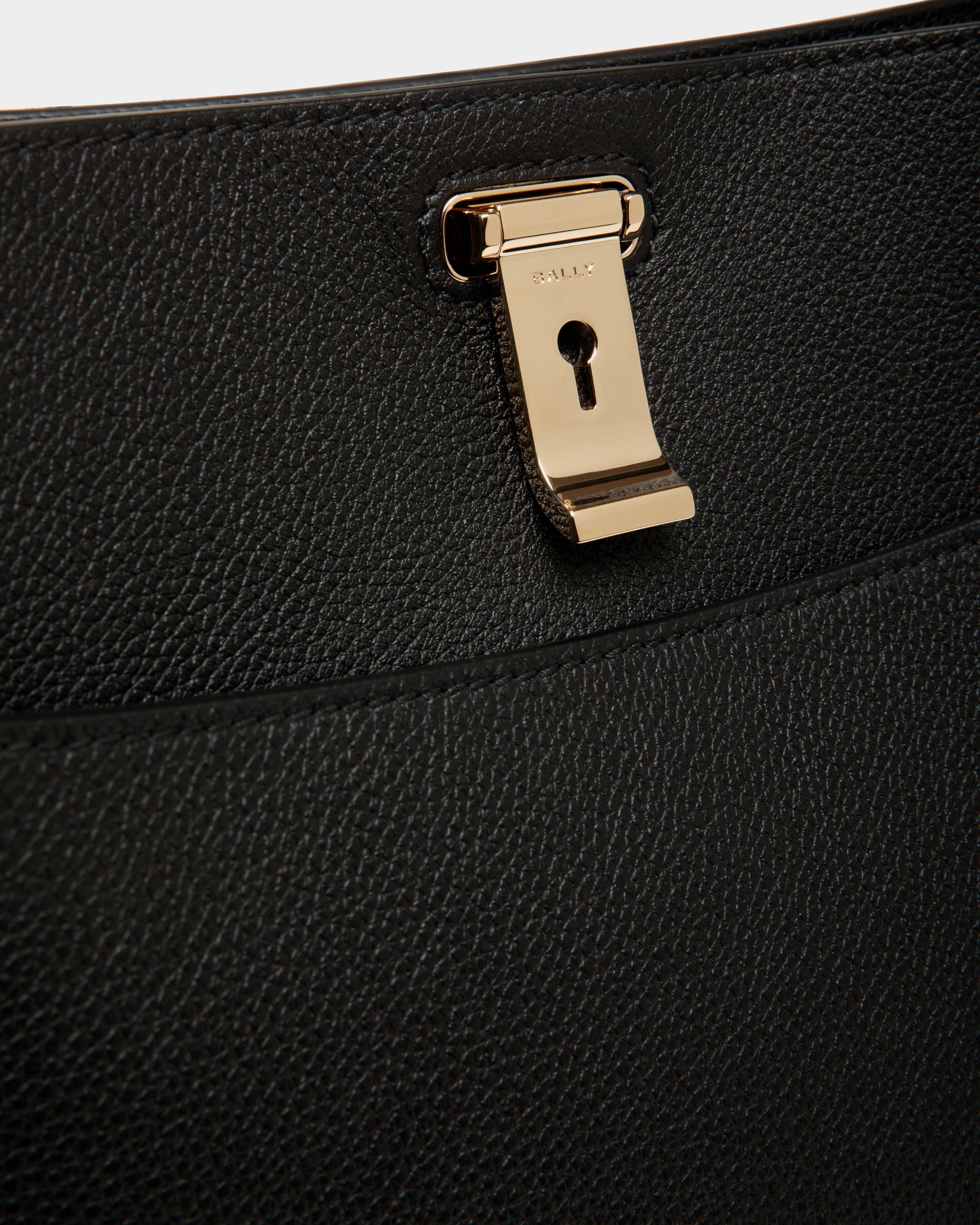 Sac D’épaule Lock Me En Cuir Grainé Noir - Femme - Bally - 06