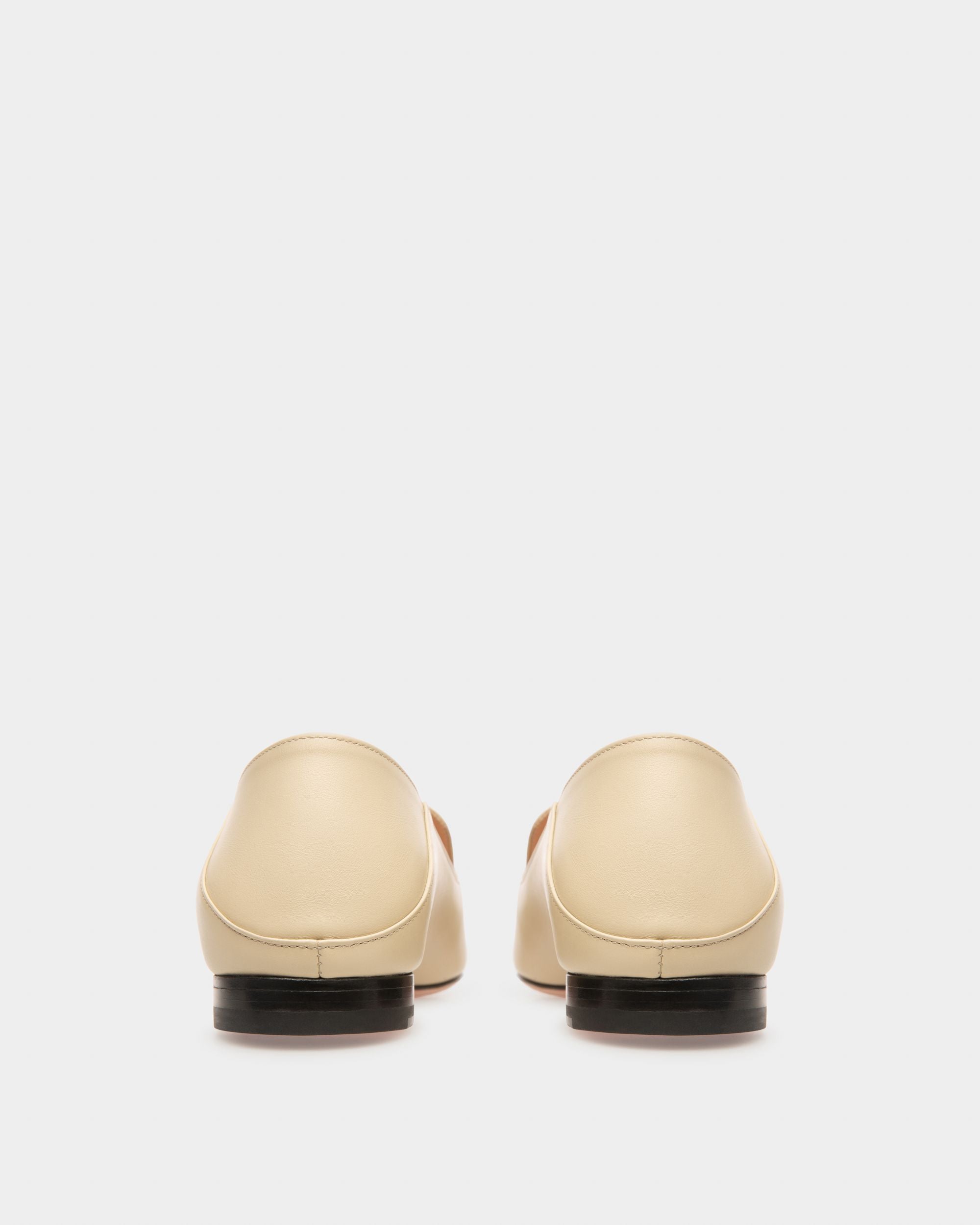 Ellah Flat Mocassins En Cuir Beige - Femme - Bally - 04