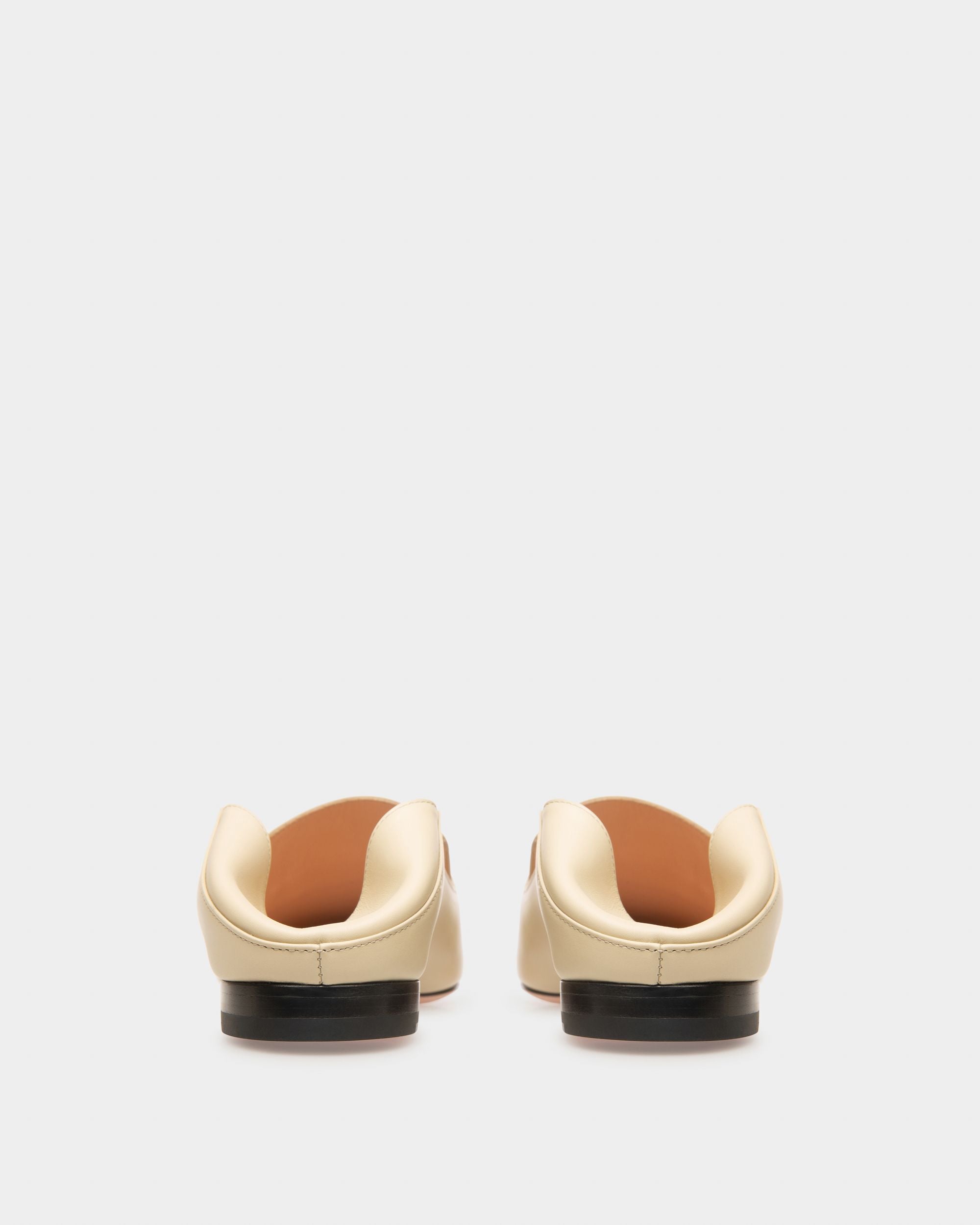 Ellah Flat Mocassins En Cuir Beige - Femme - Bally - 05