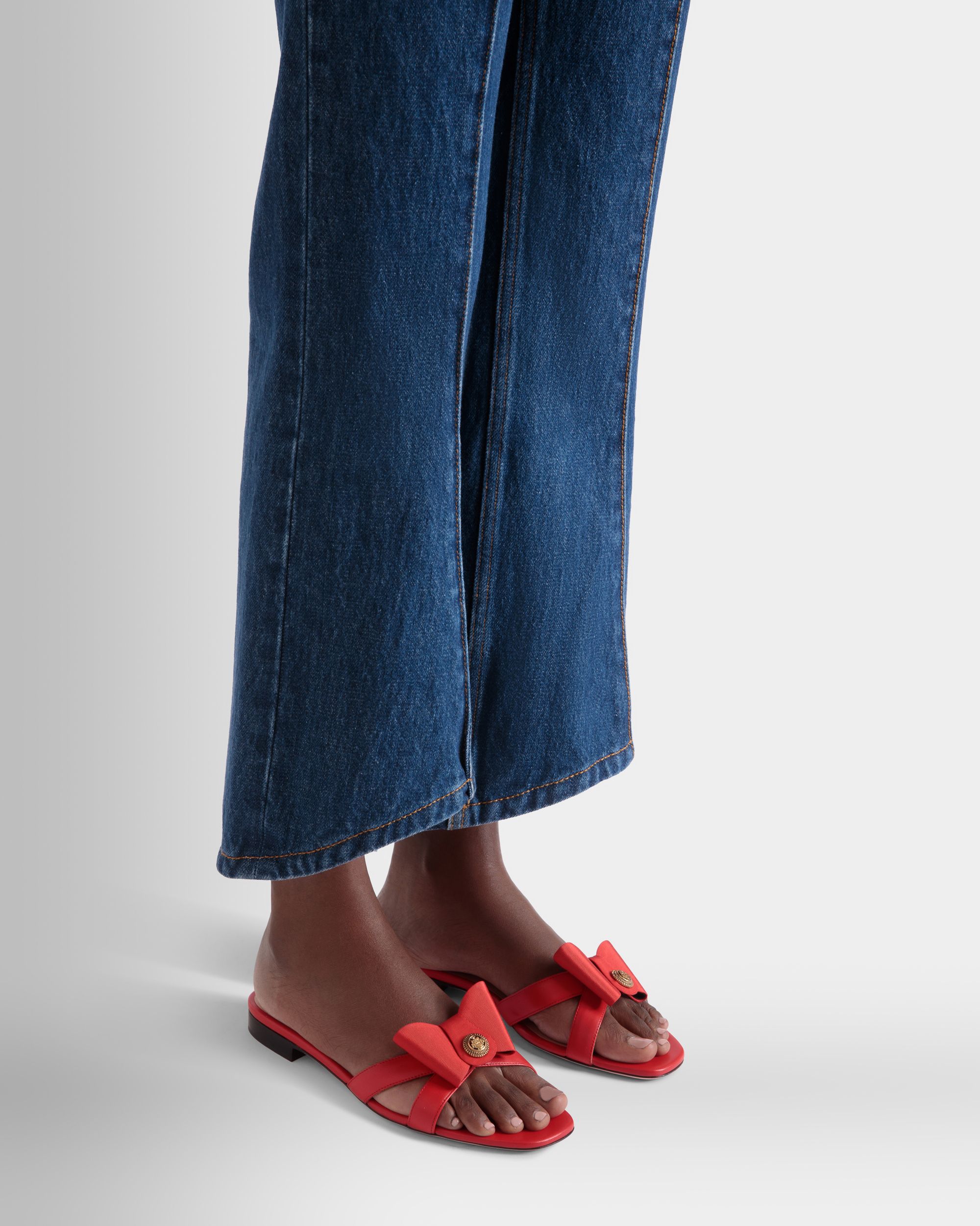 Sandale À Talon Plat B-Bow En Cuir Rouge - Femme - Bally - 02