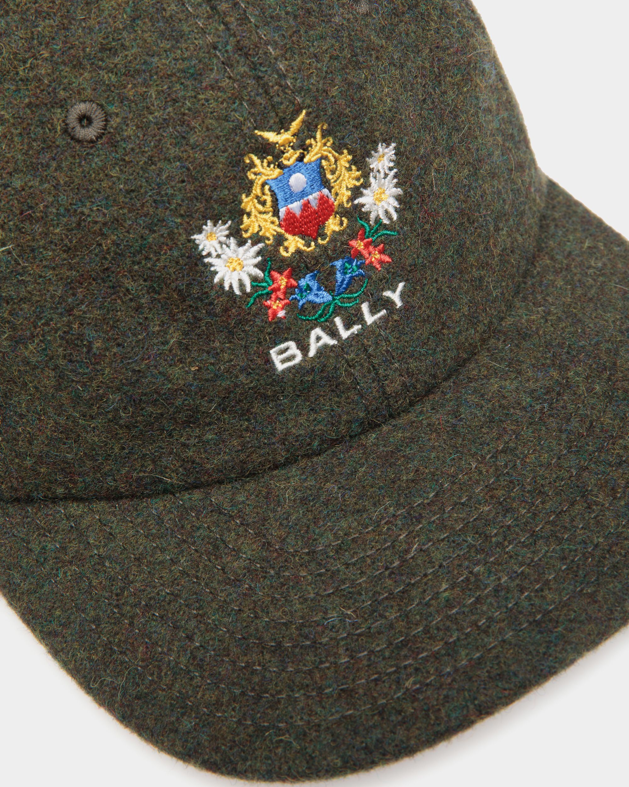 Casquette De Baseball De La Capsule D'hiver En Laine Vert Foncé Ornée De Fleurs Des Alpes - Femme - Bally - 04