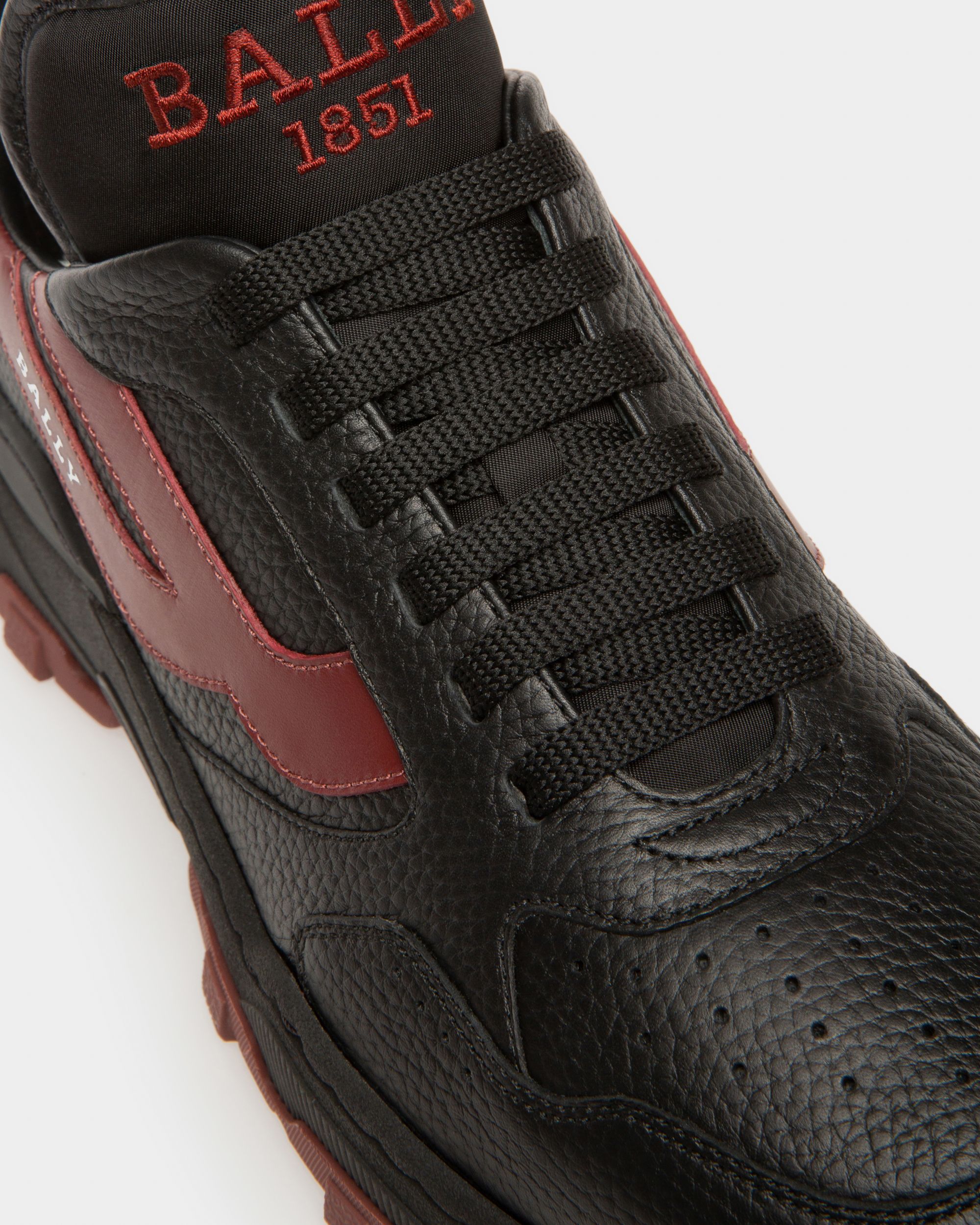 Holden Sneakers En Tissu Et Cuir Et Tissu Noir Et Rouge Héritage - Femme - Bally - 05