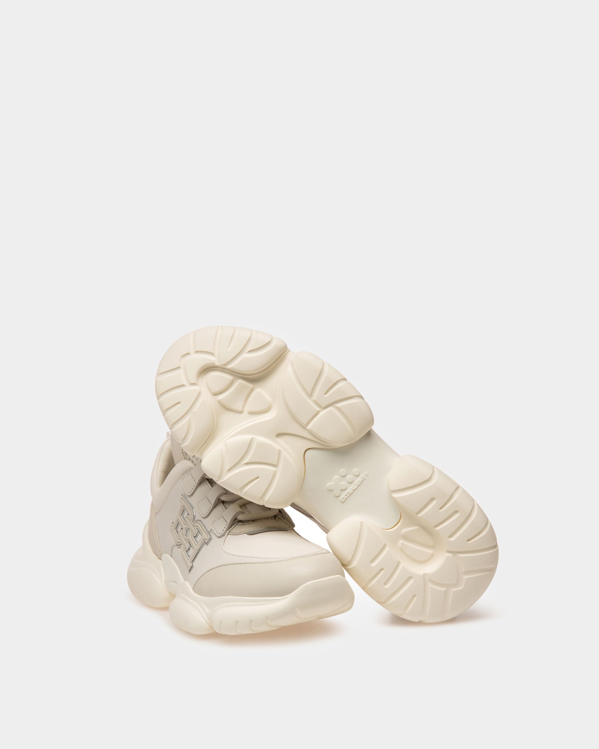 Claires Sneakers En Cuir Blanc Et Blanc Poudreux - Femme - Bally - 05