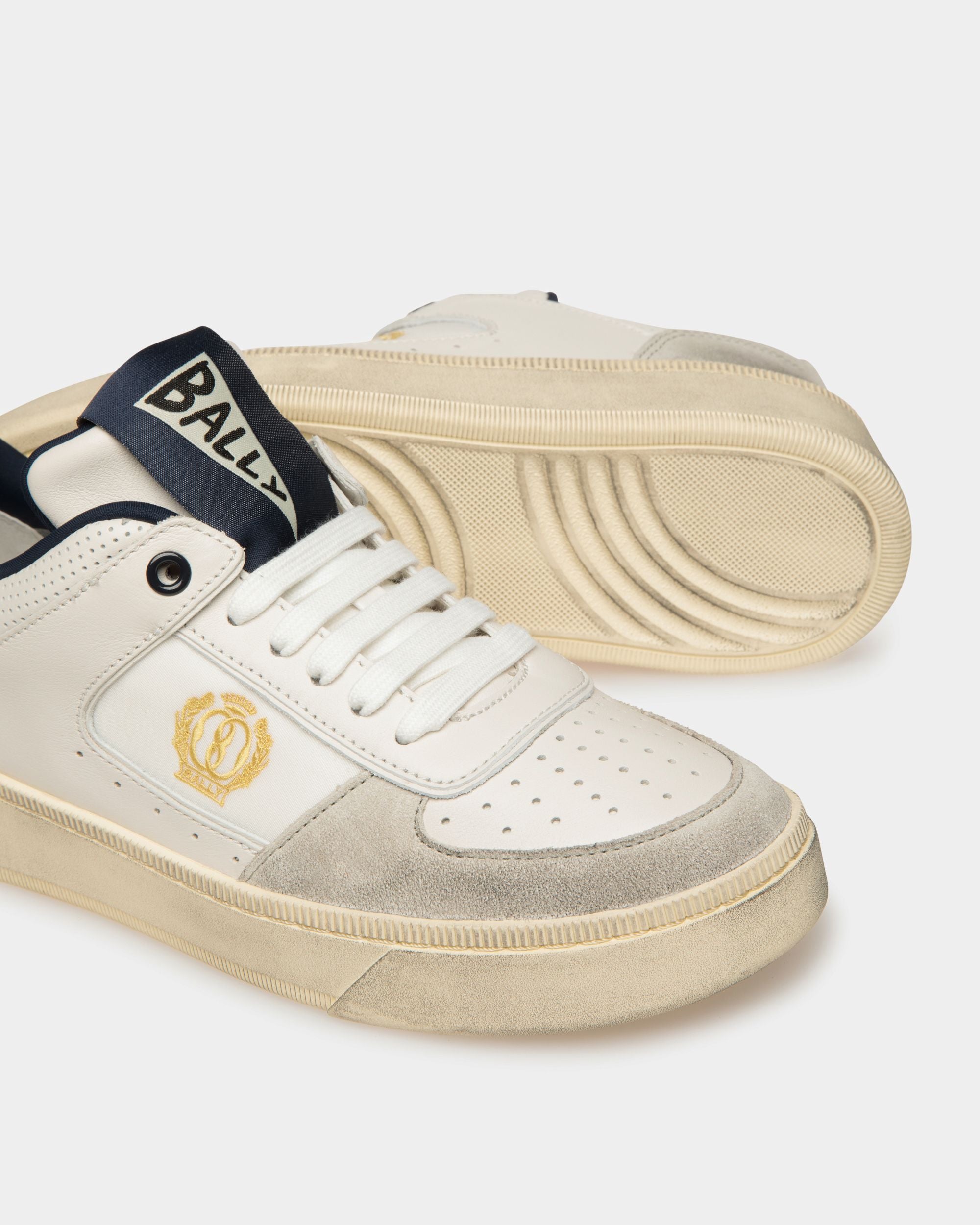 Sneakers Raise En cuir blanc poussière et bleu nuit - Femme - Bally - 04