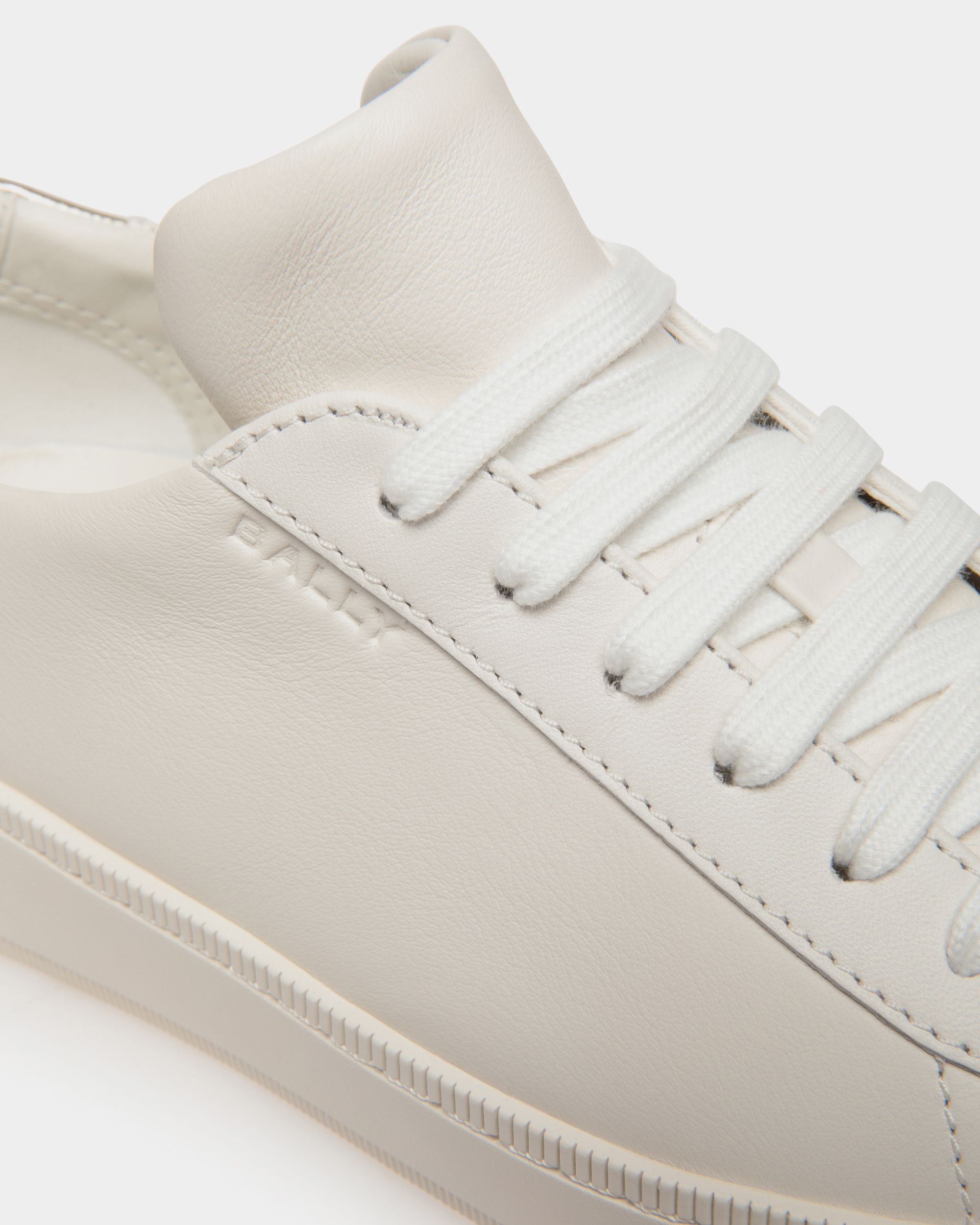Sneaker Raise En Cuir Blanc Et Or - Femme - Bally - 06
