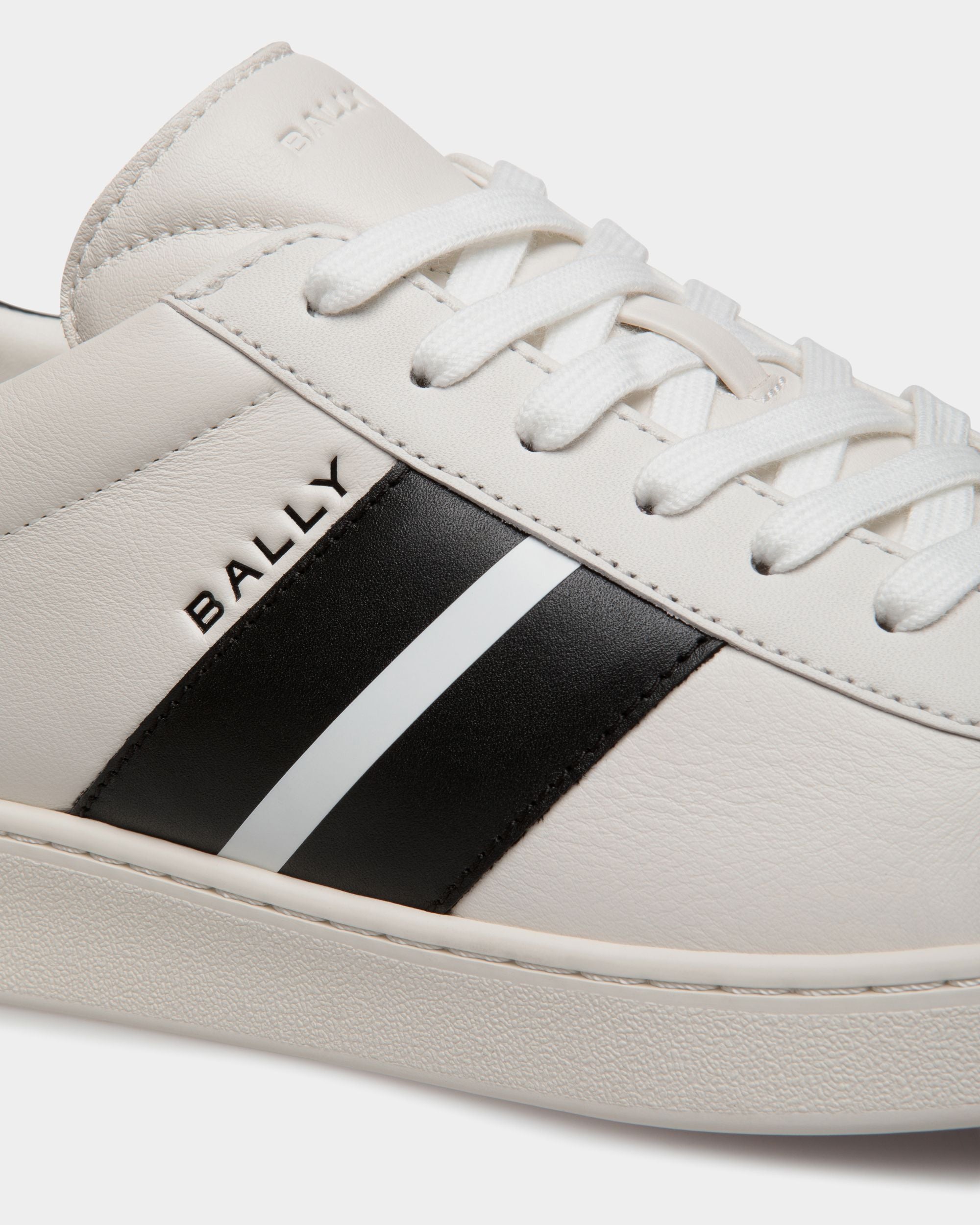 Sneaker Tennis En Cuir Blanc Et Noir - Femme - Bally - 06
