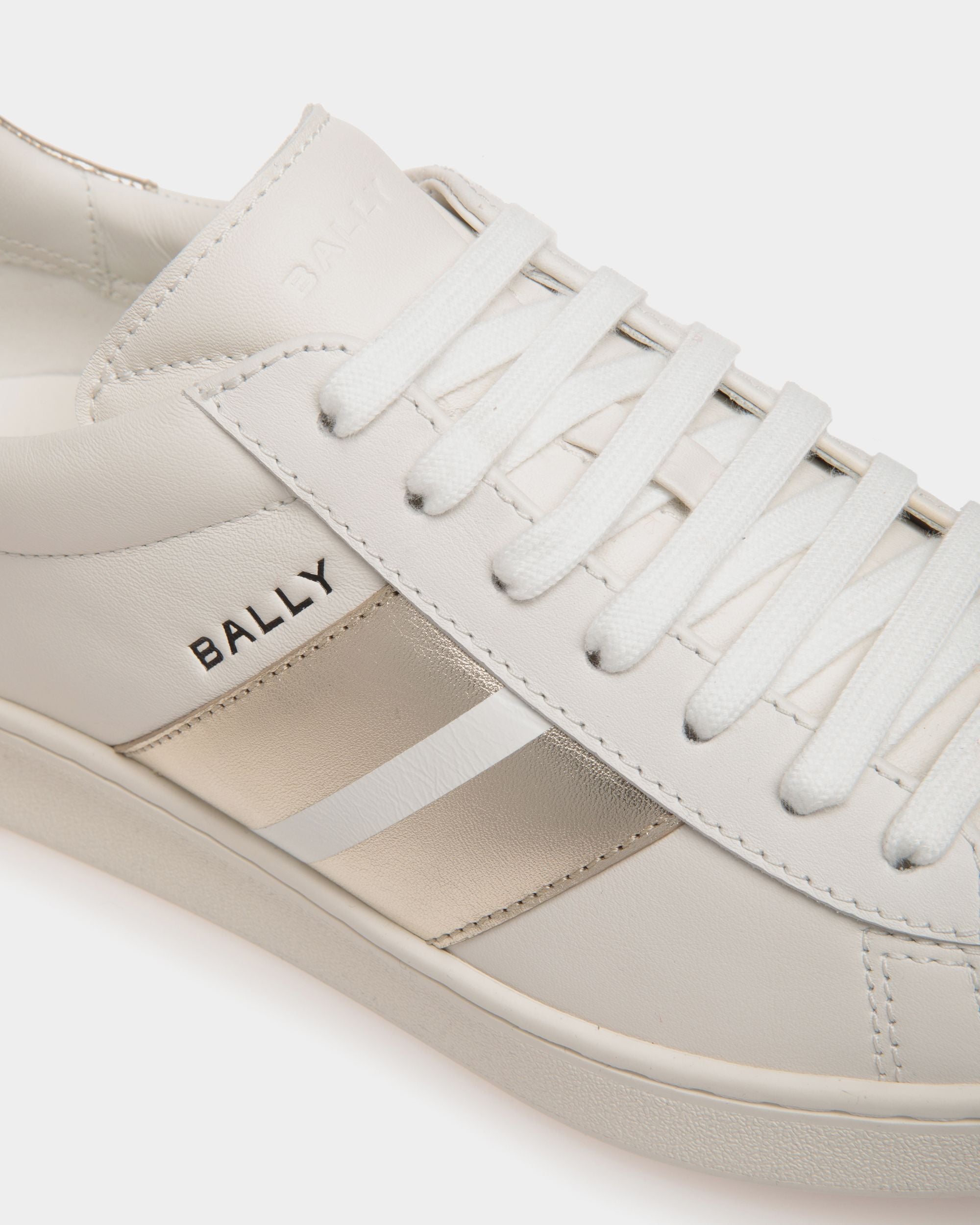 Sneaker Tennis En Cuir Blanc Et Or - Femme - Bally - 05