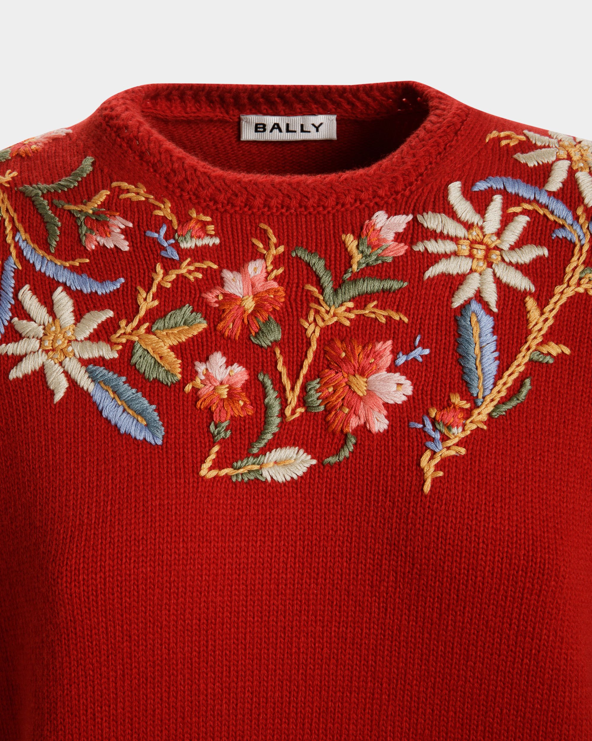 Pull Ras-Du-Cou De La Capsule D’hiver En Laine Rouge Orné De Fleurs Des Alpes - Femme - Bally - 06