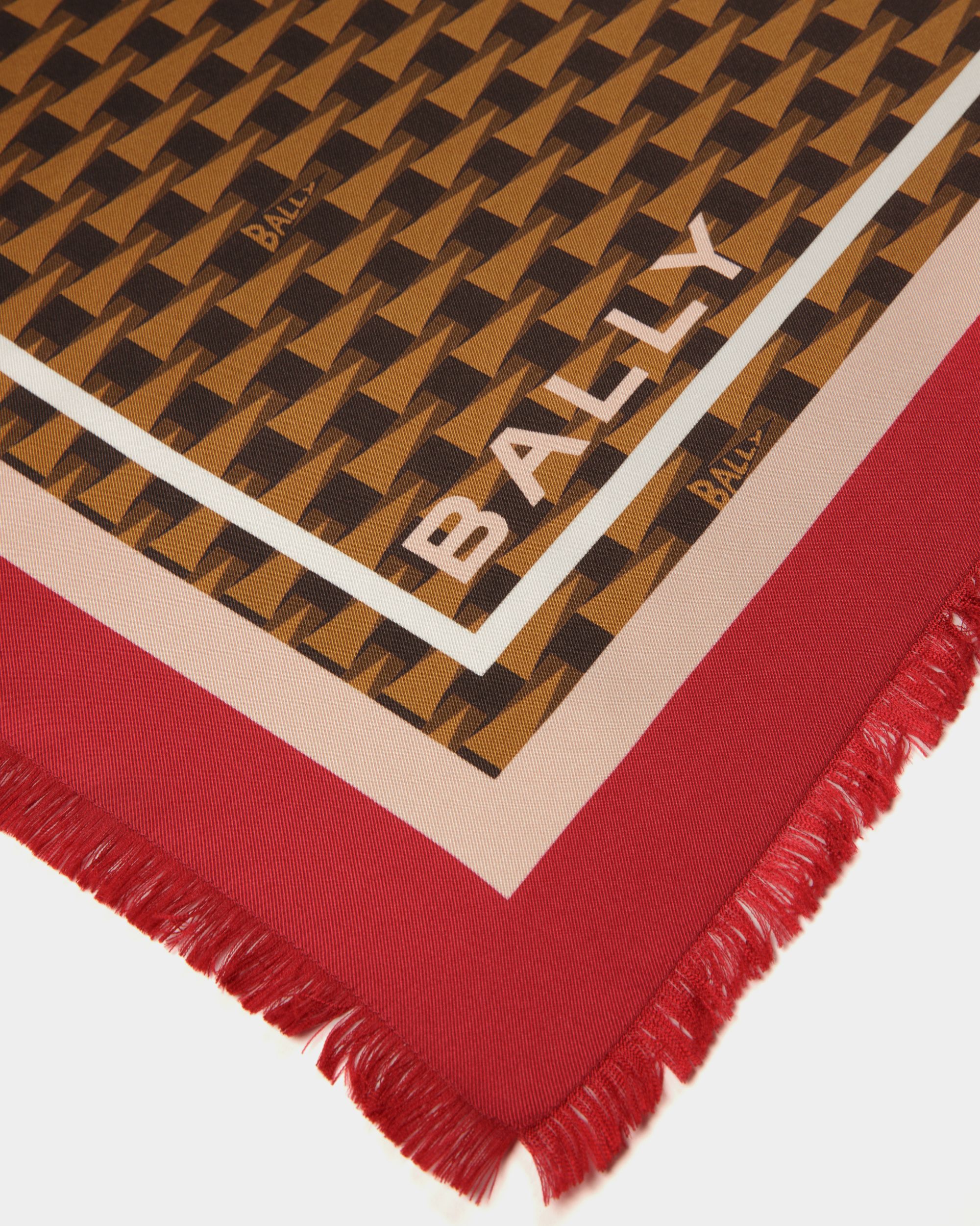 Foulard carré imprimé Pennant En soie couleur désert - Femme - Bally - 03