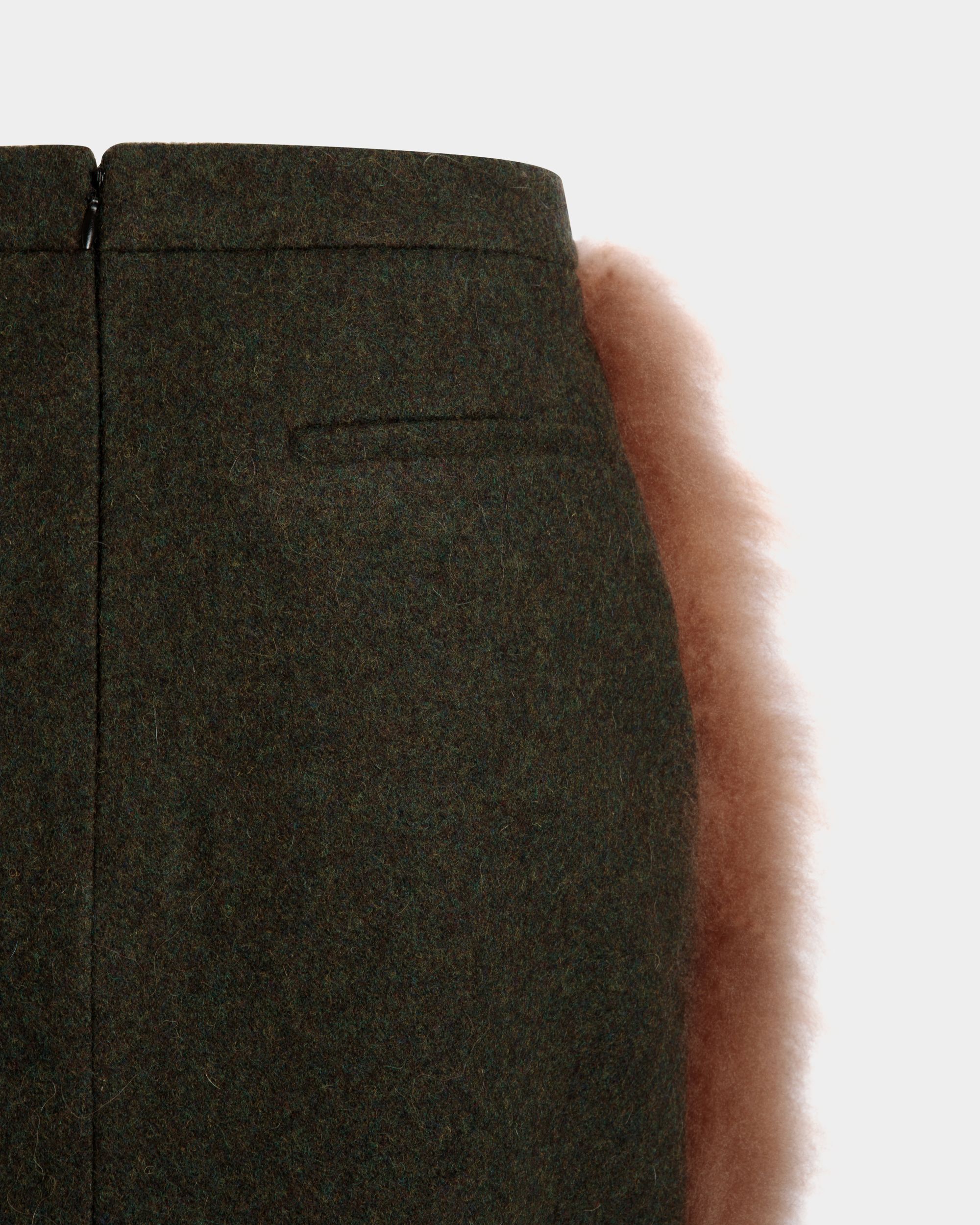 Minijupe En Laine Et Peau De Mouton Retourné Dark Green Et Praline Beige - Femme - Bally - 04